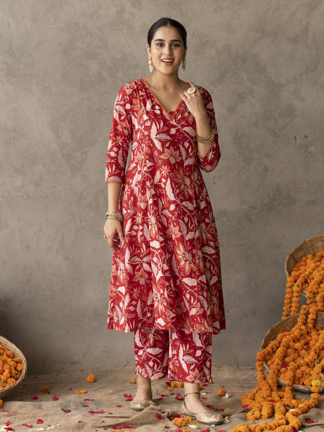 AKISO Women Red panelled anarkali kurta