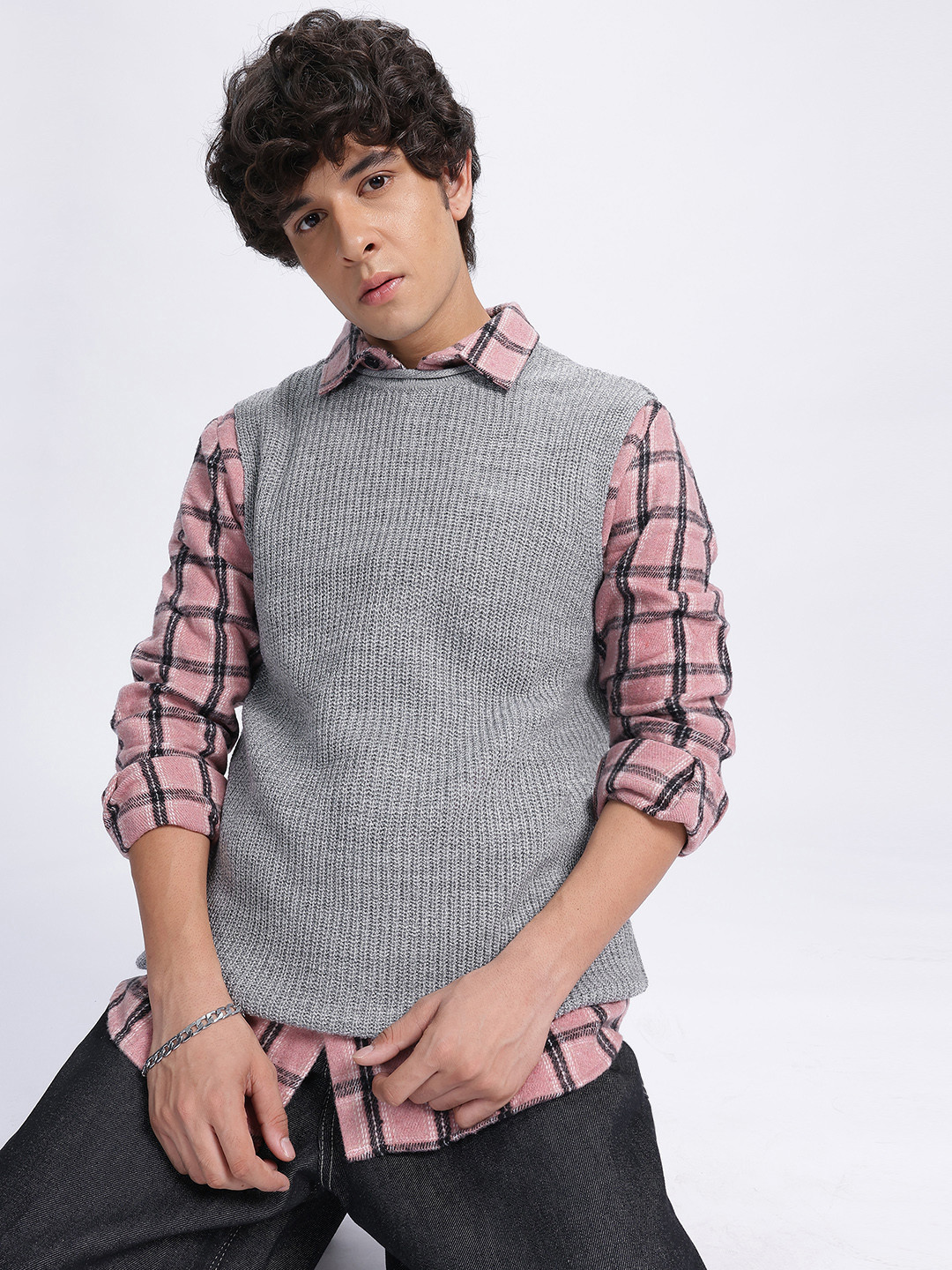 glitchez Ribbed Sweater Vest