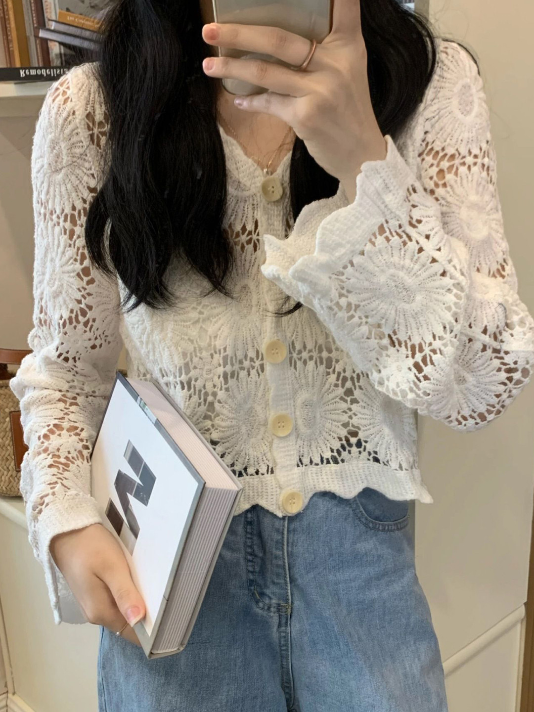 bebe Women Embroidered V-Neck Lace Crochet Crop Top