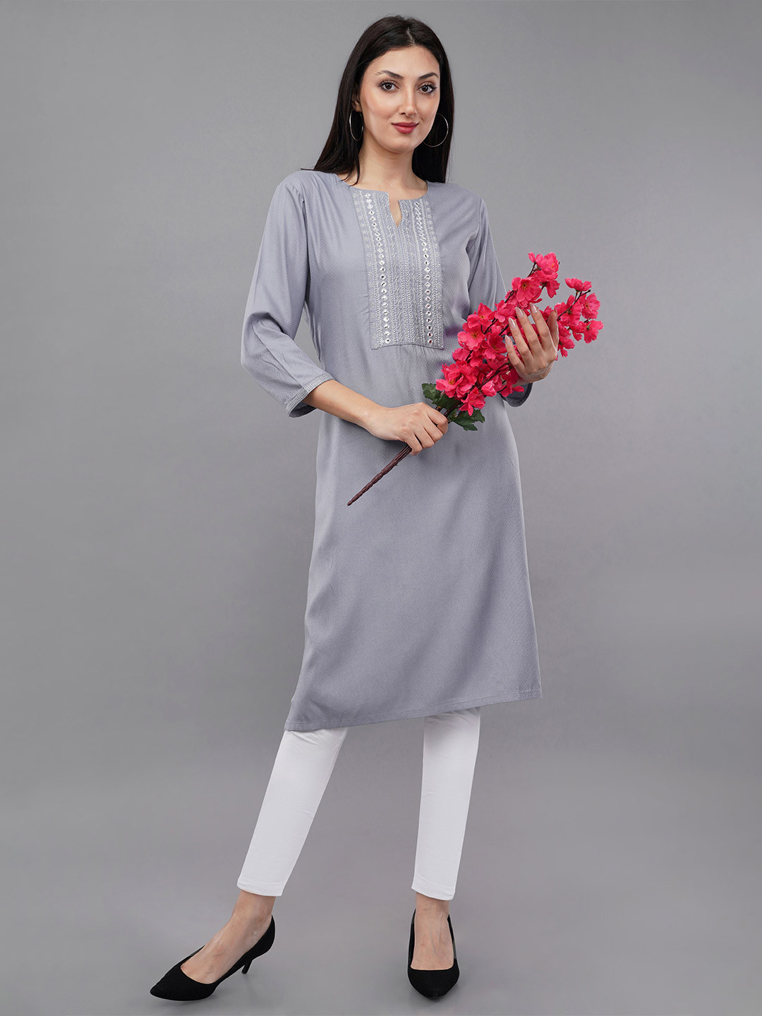 Shruthi Yoke Design Notch-Neck Thread Work Liva Kurta