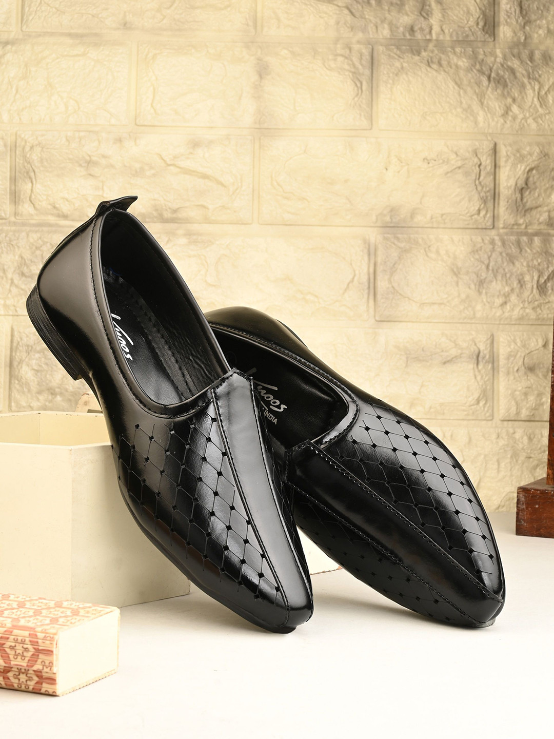 knoos Men Textured Laser Cuts Detail Pointed Toe Mojaris