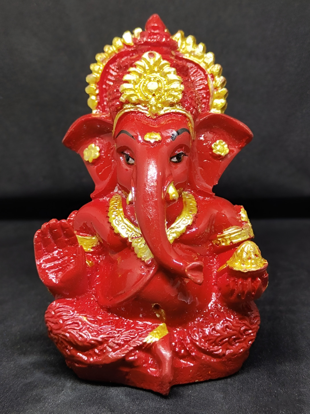 SSS SCULPTURE Ganesh Maroon Ceramic Glossy Prayer Room Tiny Showpiece - 3.5 Inches