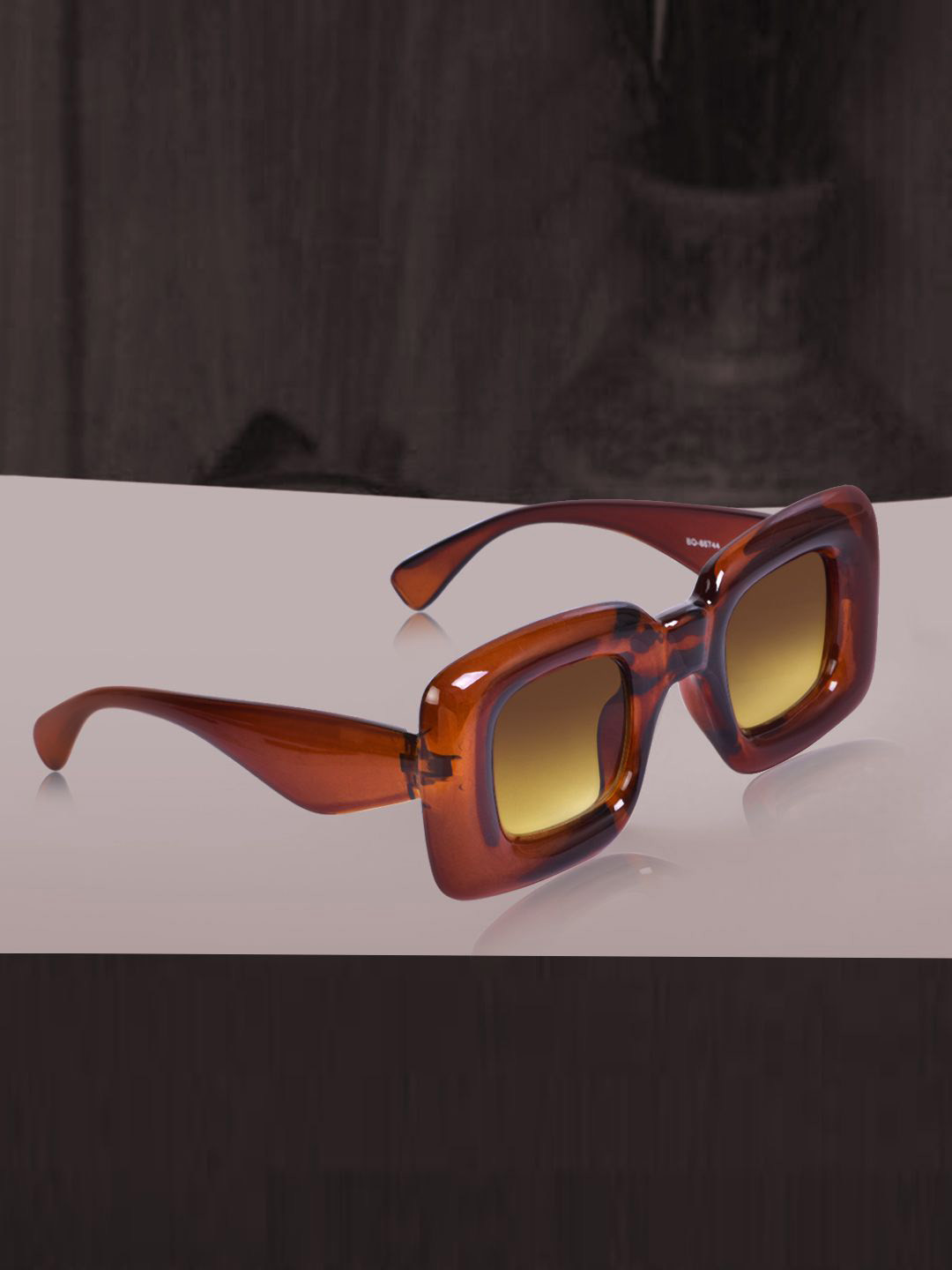 CELEBRITY SUNGLASSES Unisex Square Sunglasses with UV Protected Lens CLSG-86744-02