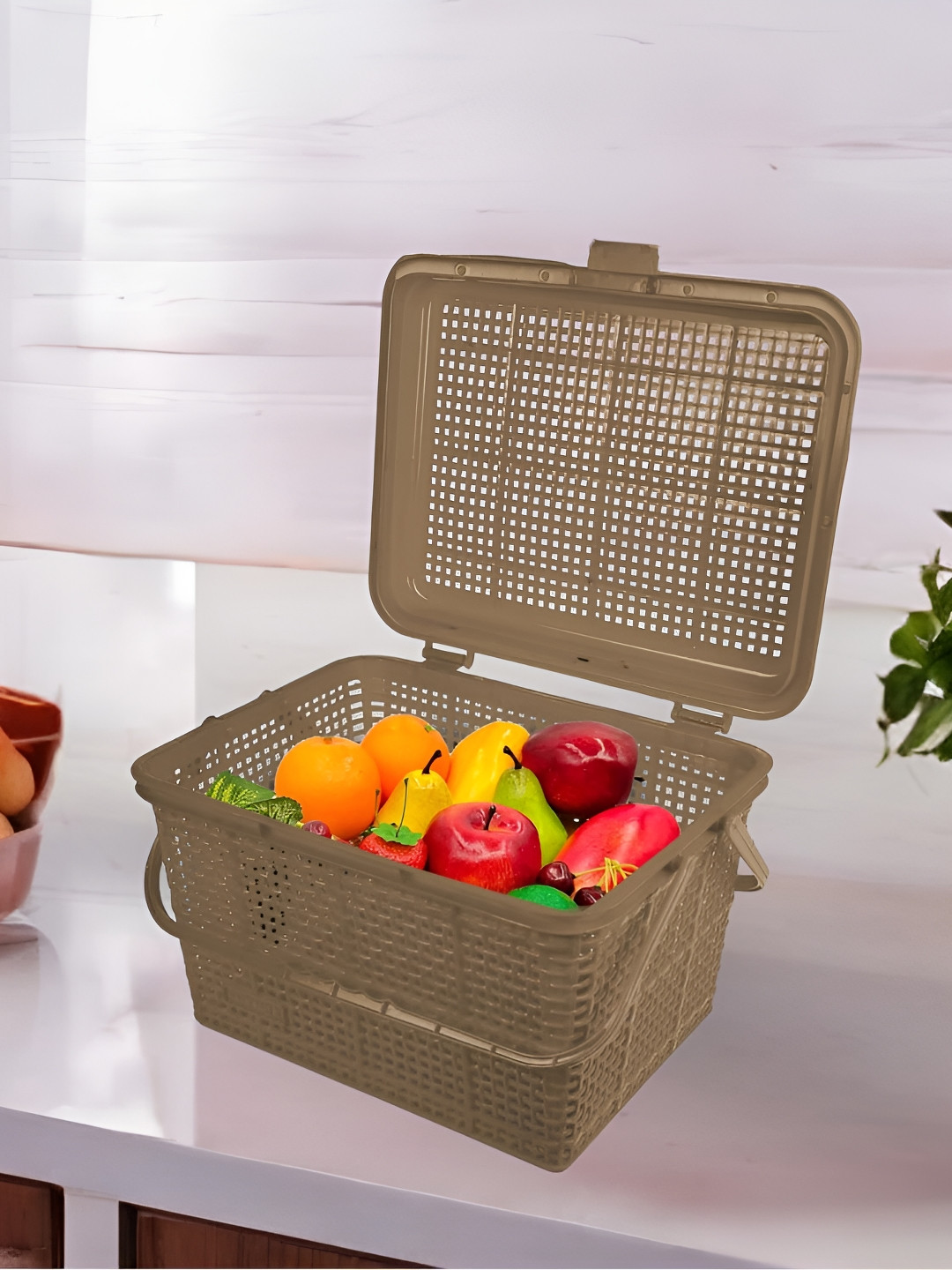 Go Hooked Multipurpose Picnic Storage Basket with Snap Lock Light Brown