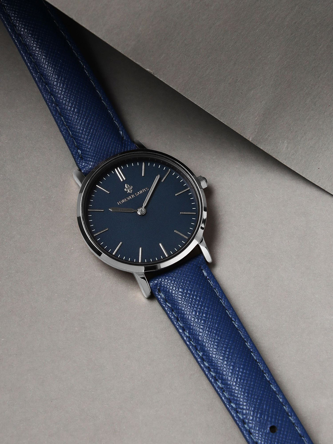 FOREVER SAINTS Women Brass Patterned Dial & Leather Straps Analogue Watch FSCM201SL01B