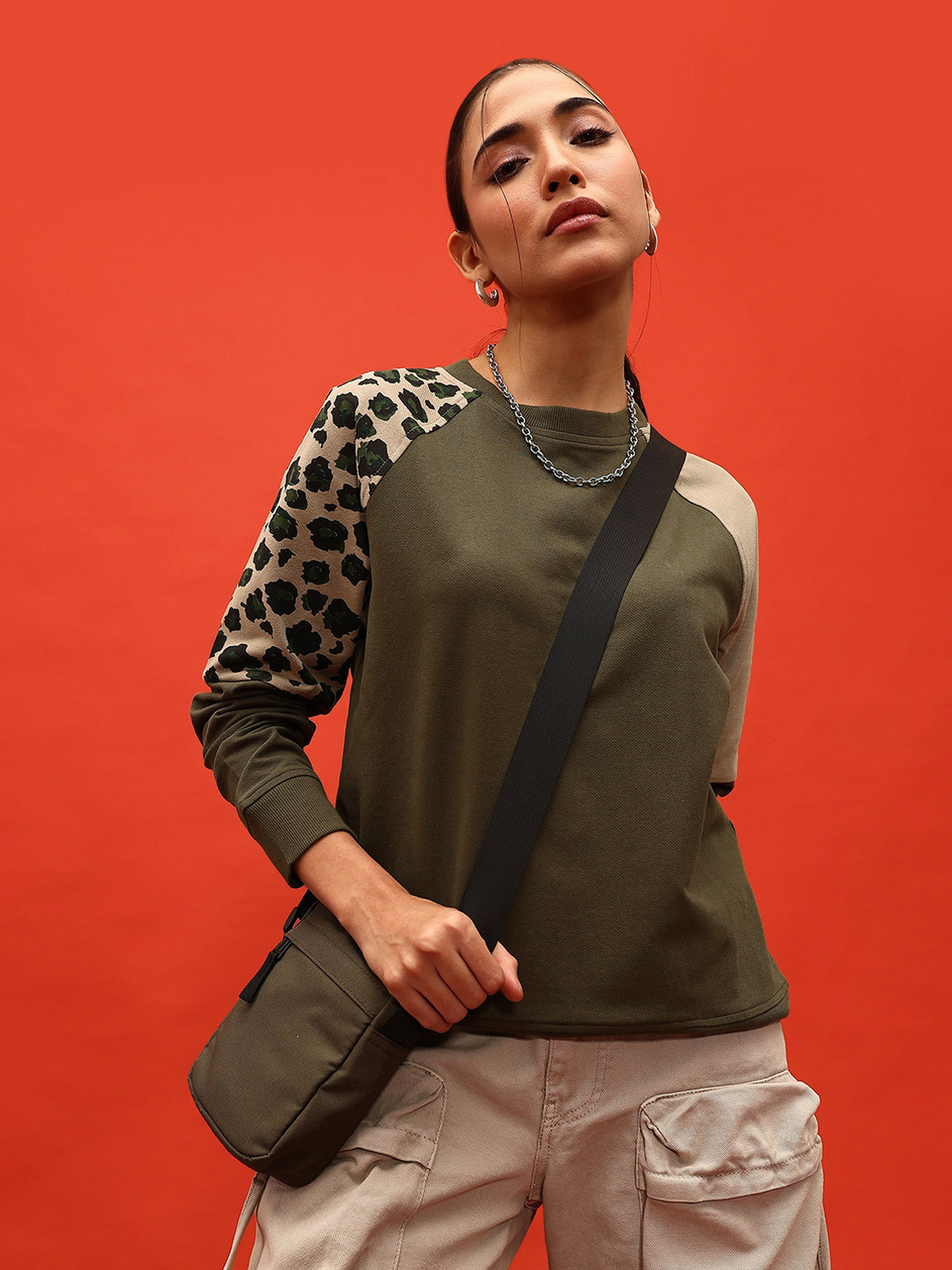 glitchez Abstract Print Detail Raglan Sleeves Terry Sweatshirt