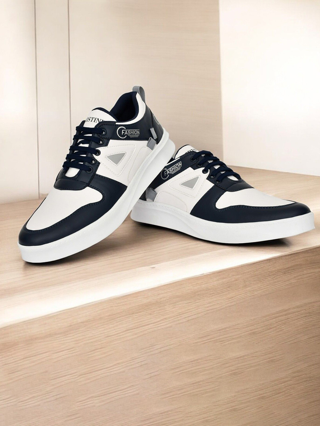 Eristine Men Colourblocked Sneakers