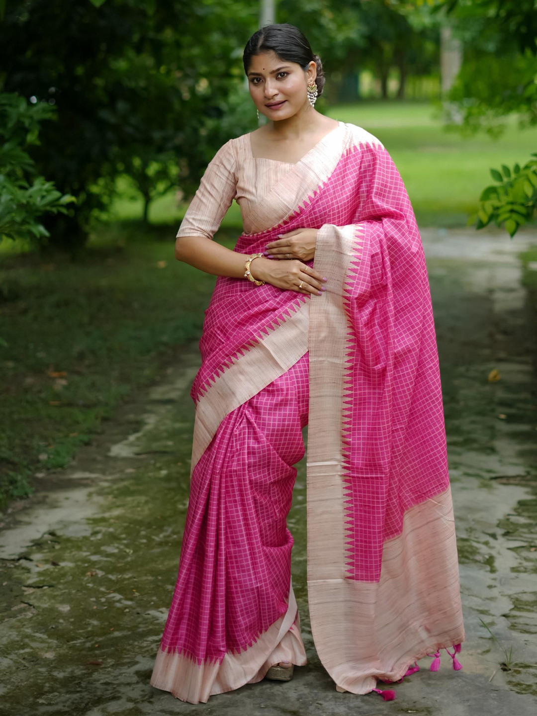 LeeliPeeri Designer Checked Kantha Work Silk Blend Tussar Saree