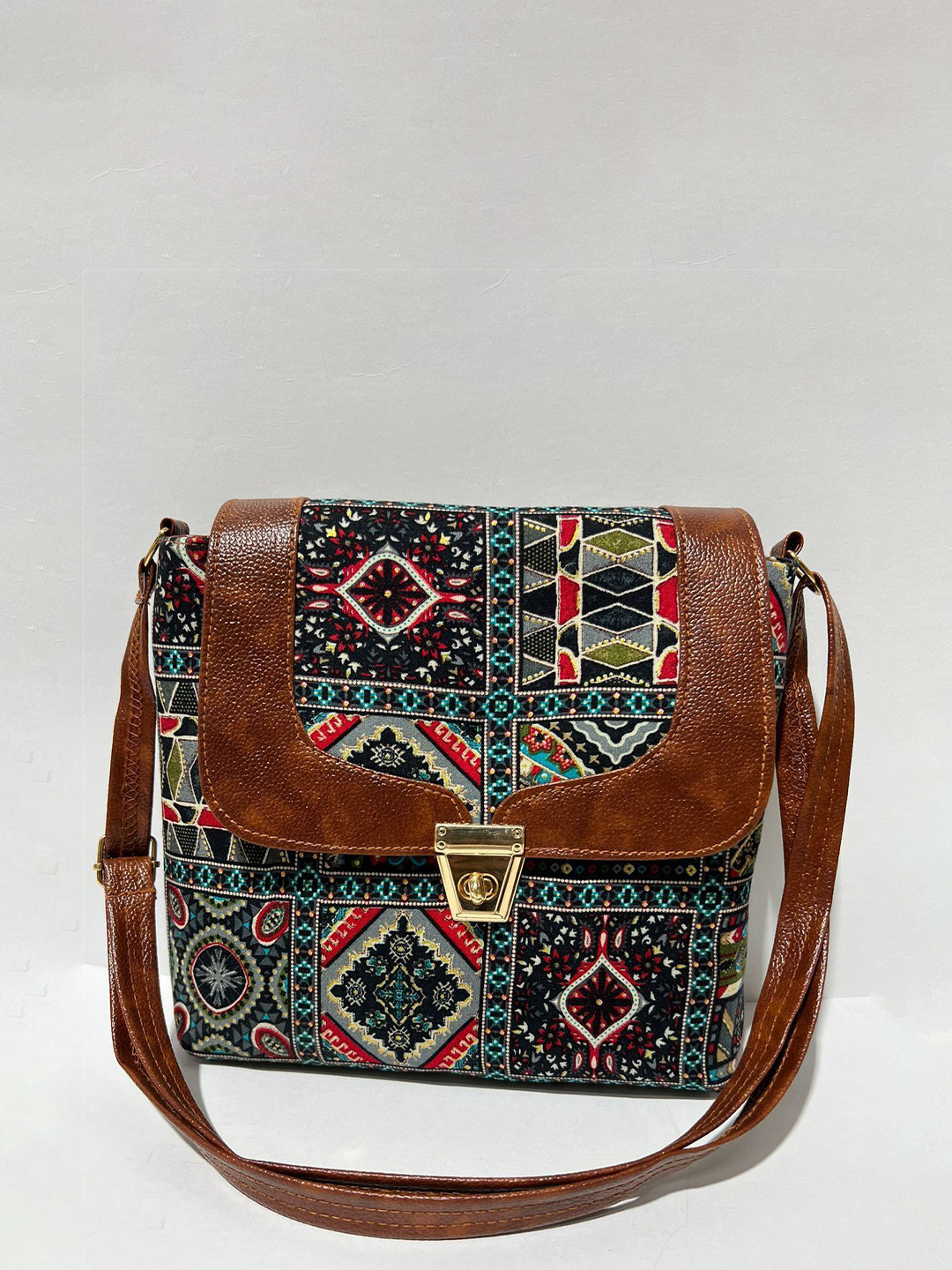 NEWFASHIONHUBCENTER Geometric Self Design PU Half Moon Hobo Bag