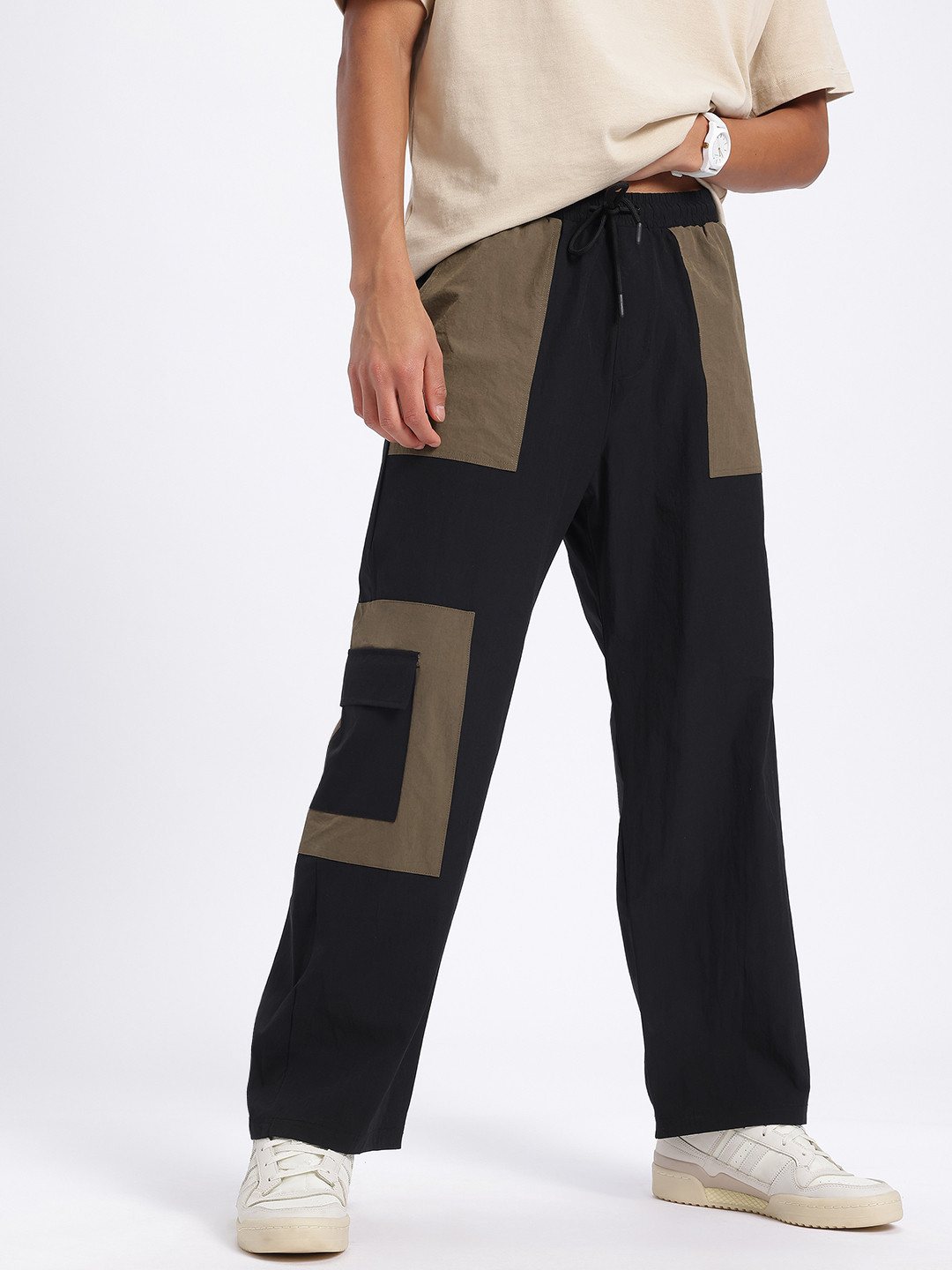 glitchez Men Mid-Rise Carpenter Fit Cargo-Style Trousers