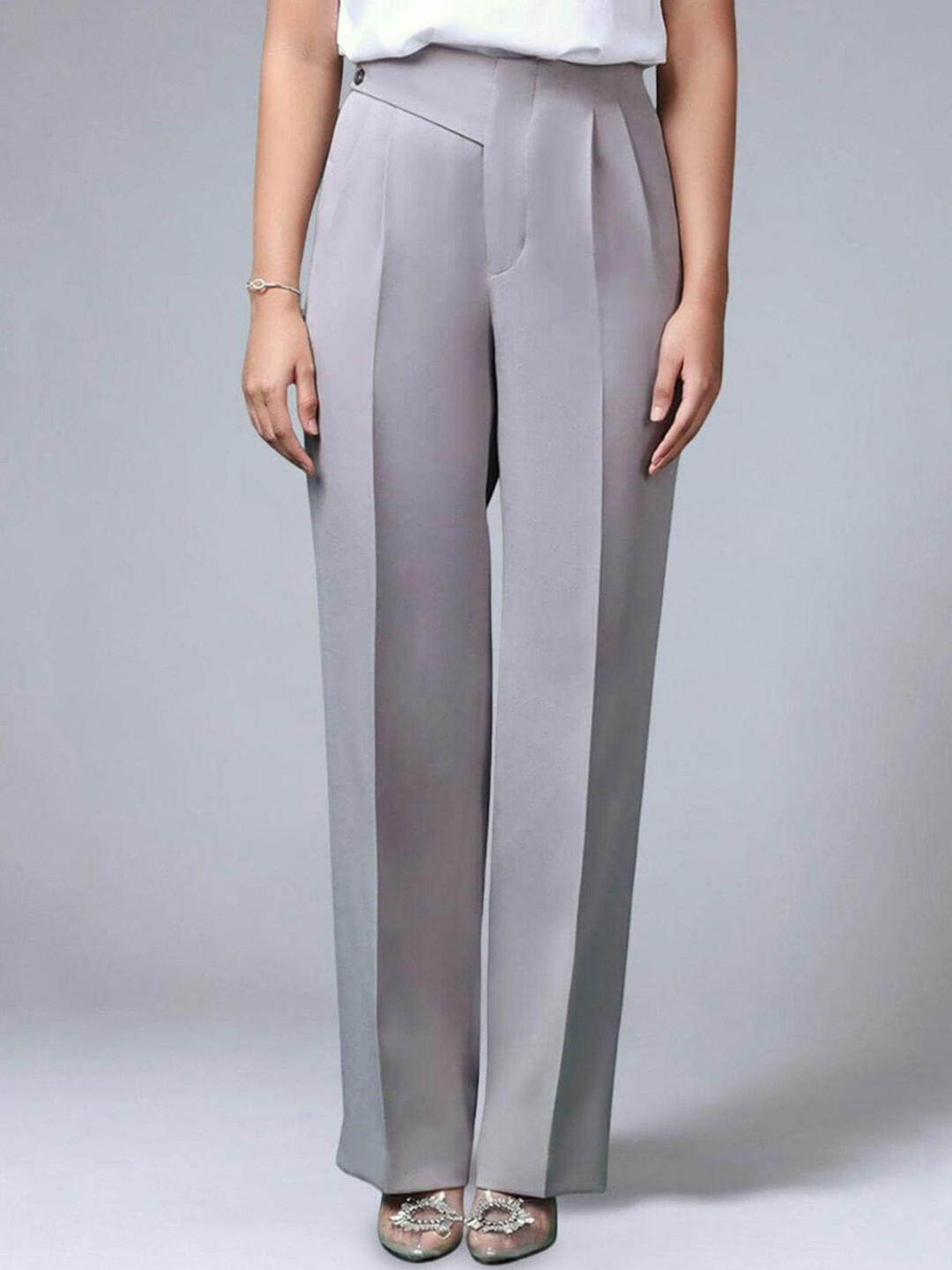 Jaey Women Solid Relaxed Loose Fit High-Rise Wrinkle Free Pleated Trousers