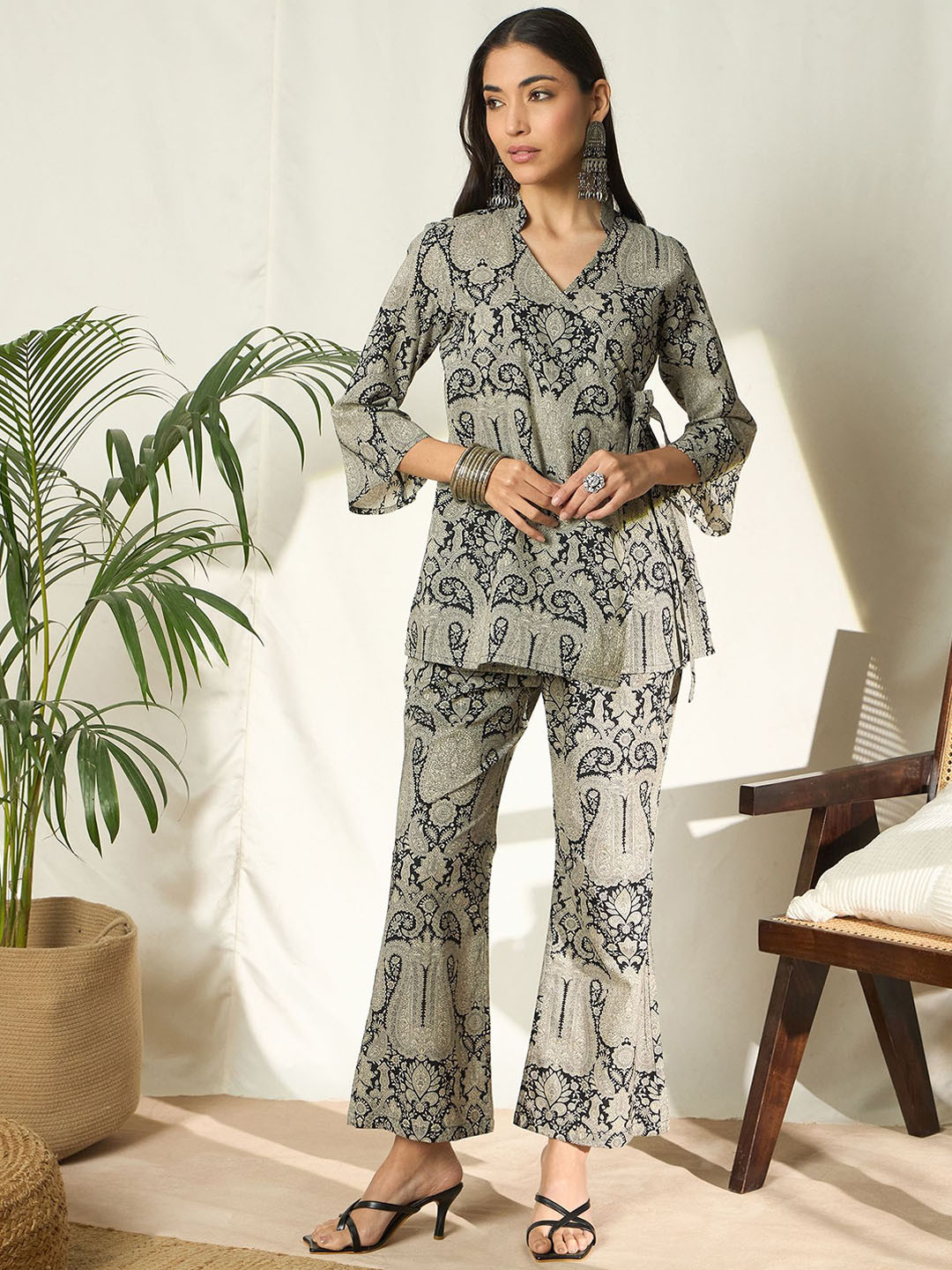 Zenava by Myntra Printed V-Neck Tunic With Trousers Co-Ords
