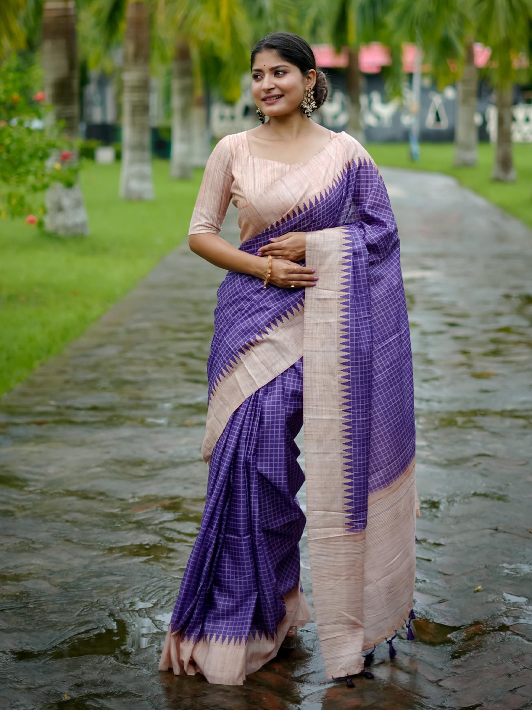 LeeliPeeri Designer Checked Kantha Work Silk Blend Tussar Saree