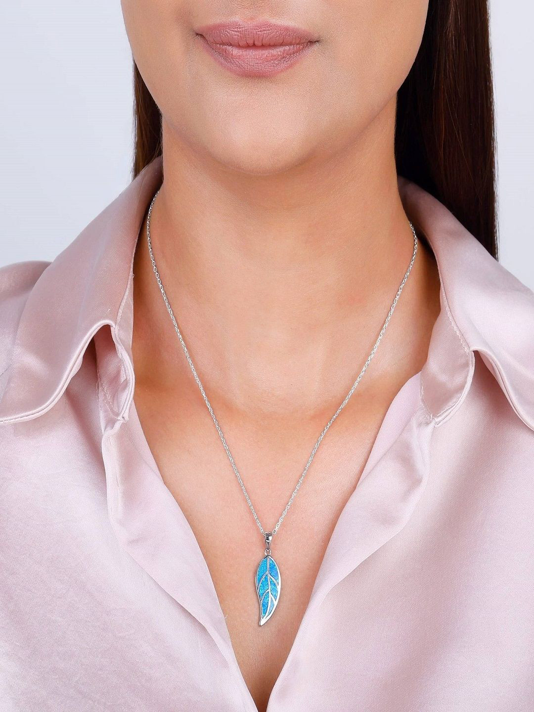 RV Jewels Silver-Plated Leaf Shaped Pendant With Chain