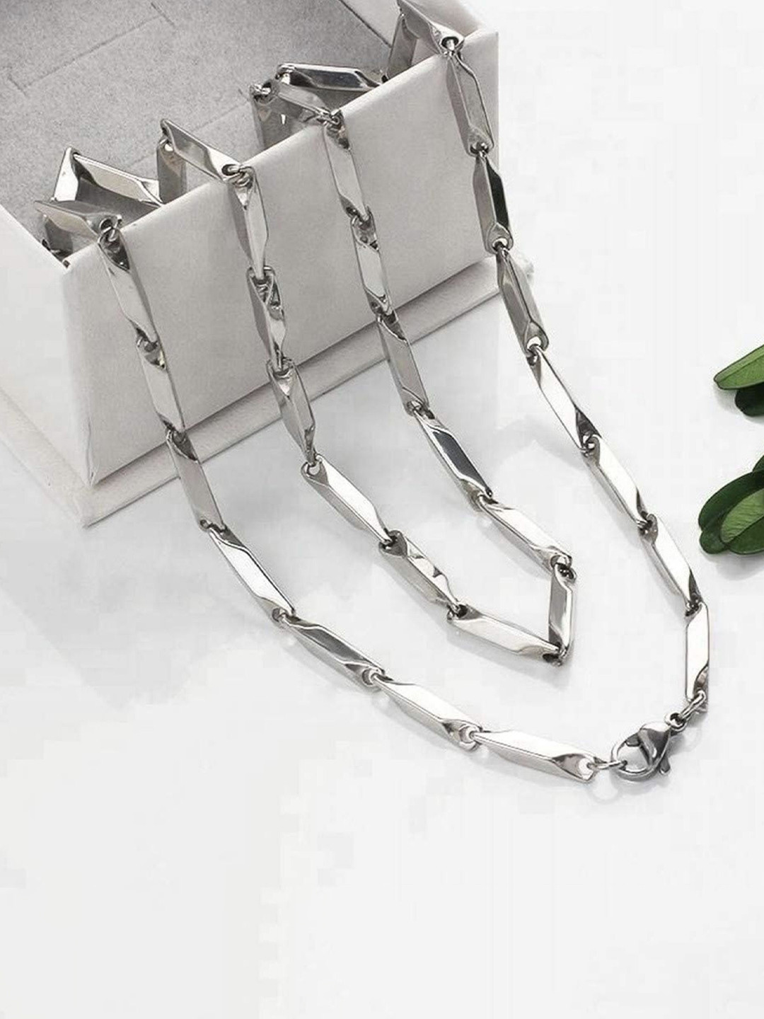 The Roadster Lifestyle Co Men Twisted Link Minimal Necklace