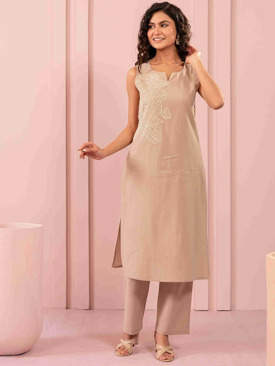 MISRI WomenSolid  Embroidered Straight Kneelength Regular Kurta with Trousers