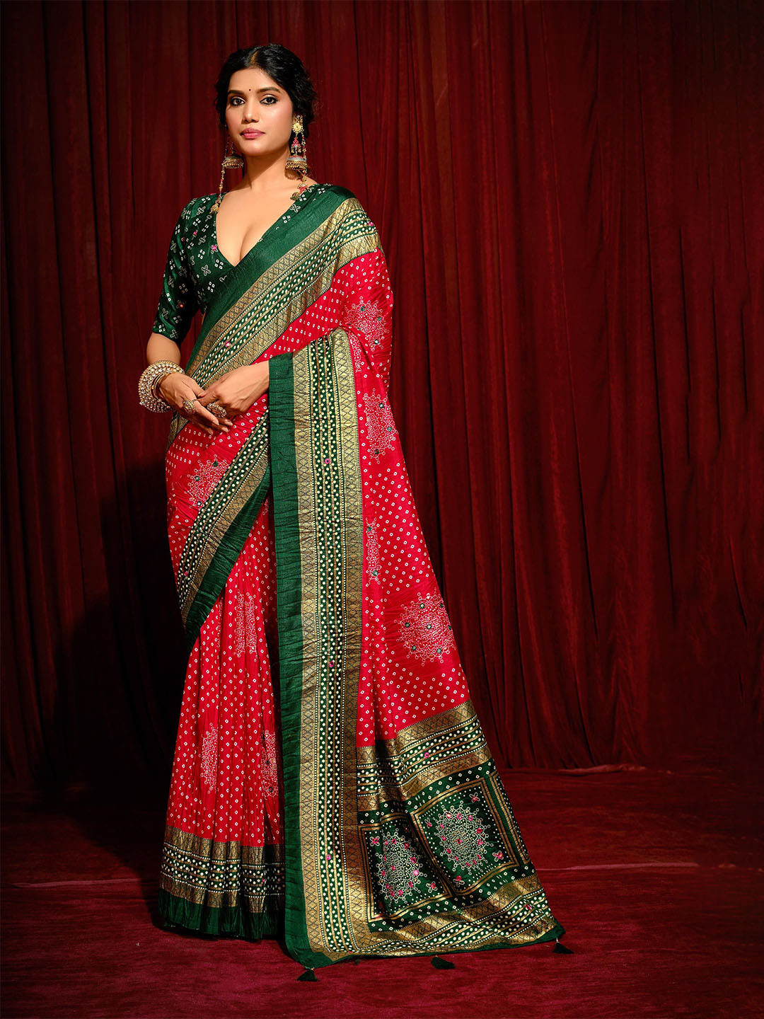 TIRA Bandhani Printed  Saree With Blouse Piece