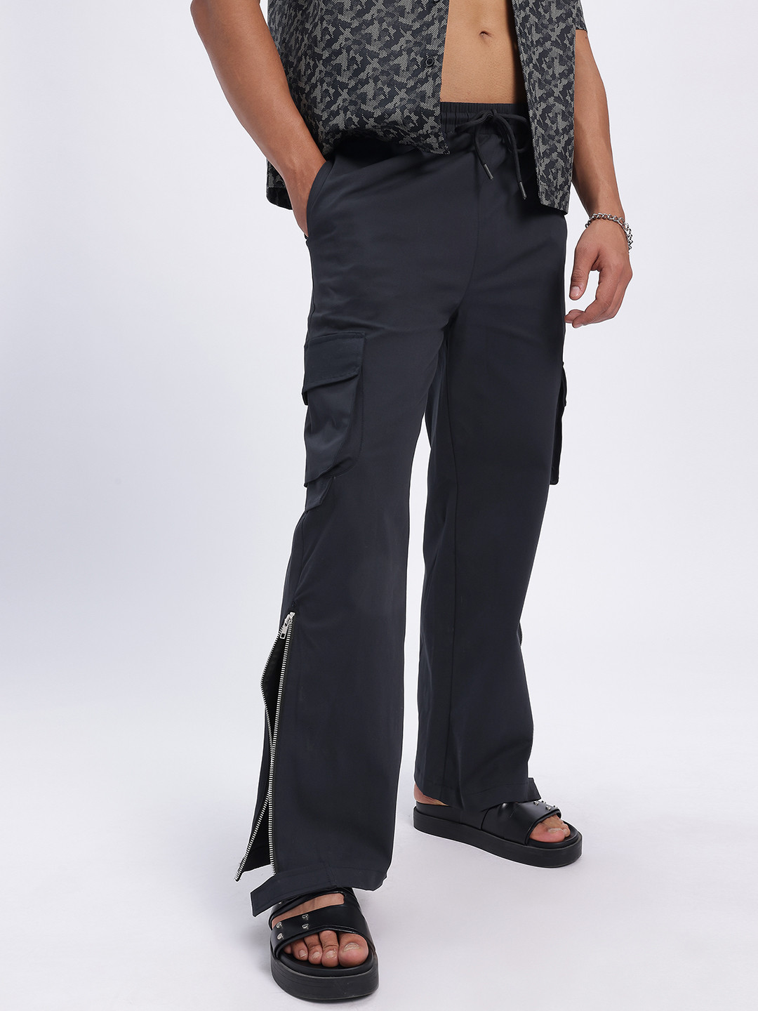 glitchez Men Relaxed Fit Navy Blue Cargos with Zipper Detail