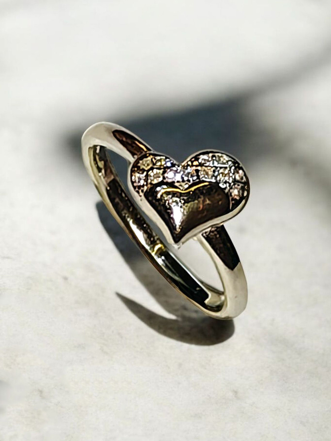 SilverAura 925 Sterling Silver CZ Studded Heart Shape Finger Ring