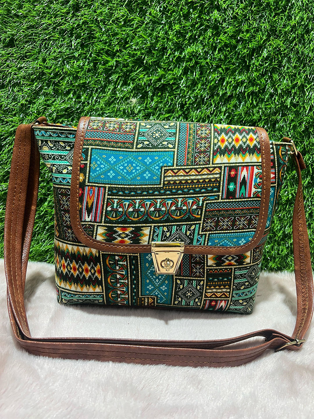 NEWFASHIONHUBCENTER Women Structured Sling Bag