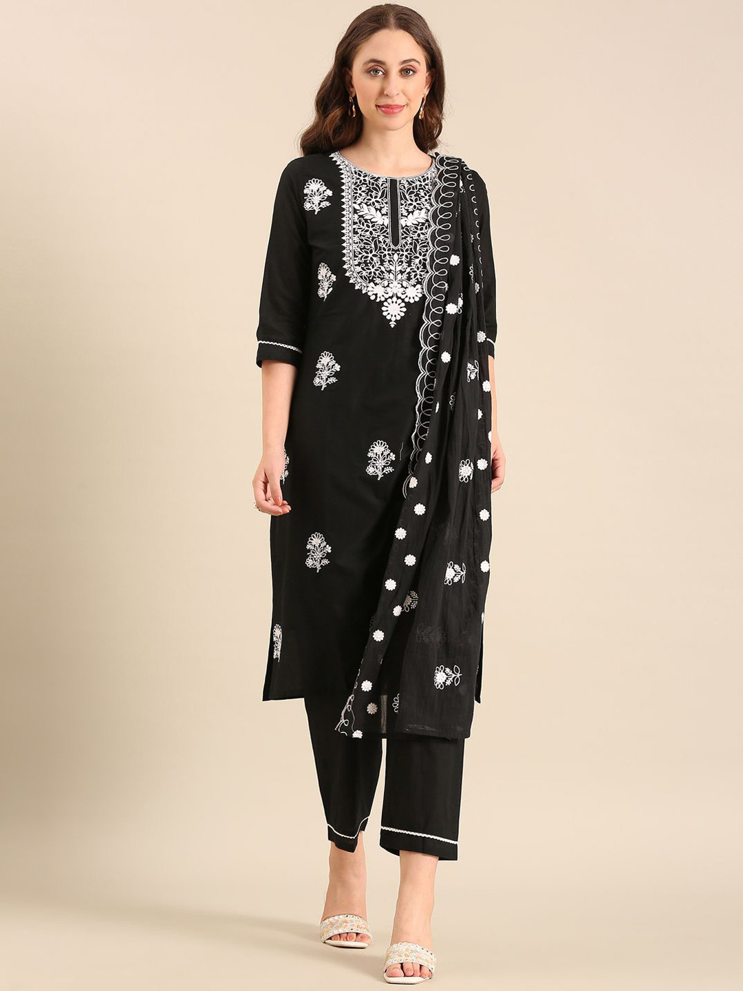 Anouk Women Floral Embroidered Regular Chikankari Kurta Set With Dupatta