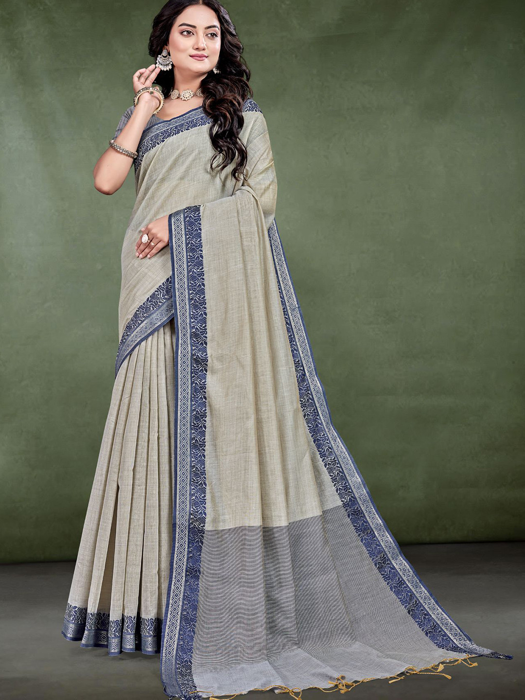 APARRA Women Solid Weving Border Saree