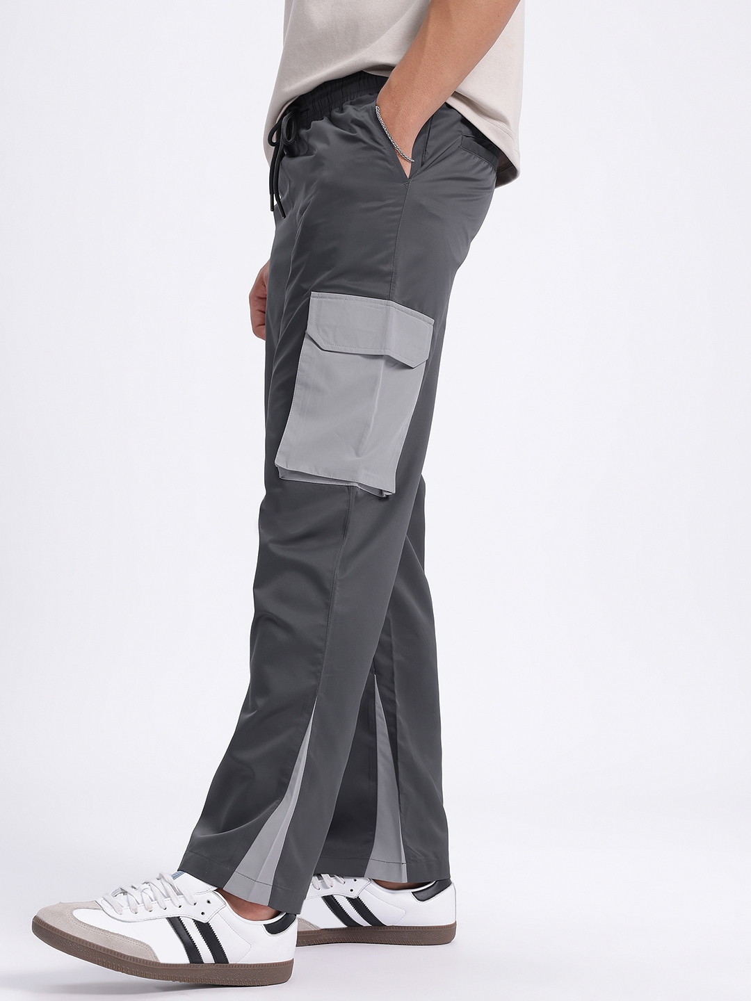 glitchez Men Contrast Patch Cargo Relaxed Trousers