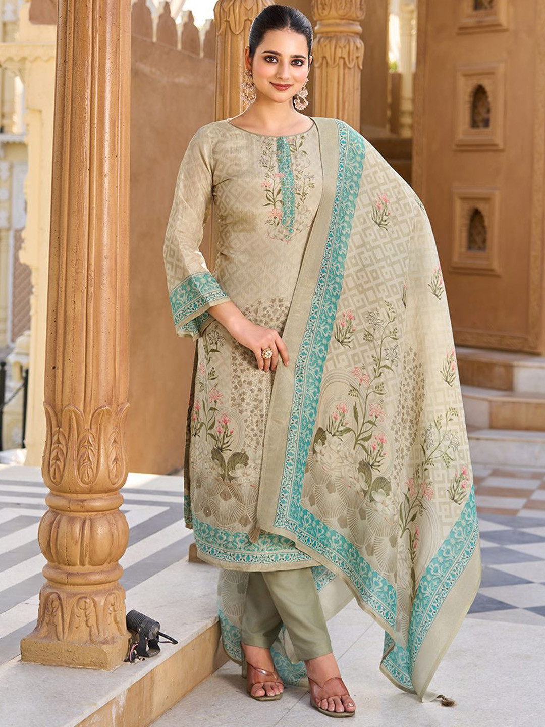 IOLY Women Floral Printed Kurta with Pyjama & Dupatta