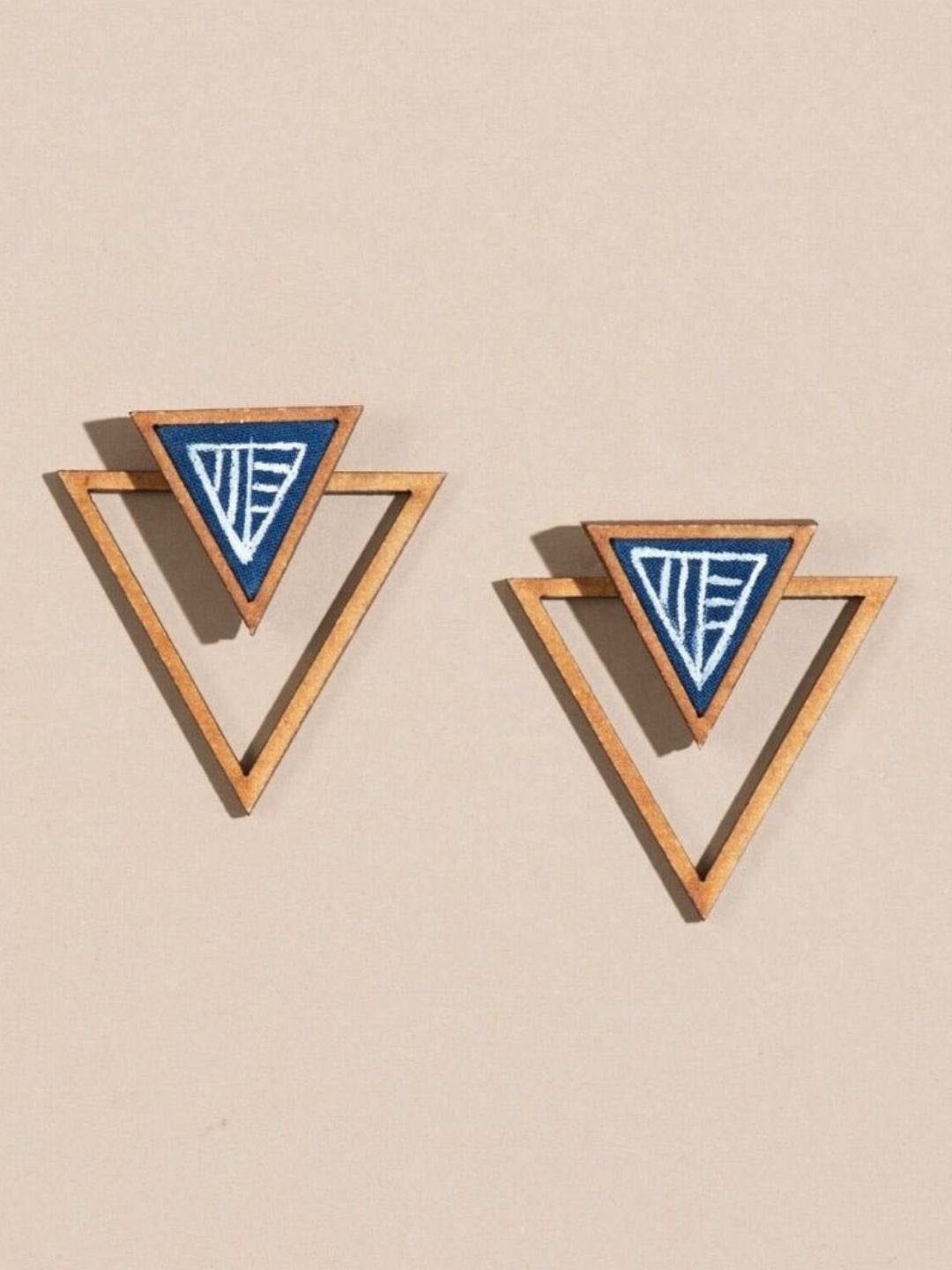 WHE Wooden Triangular Shaped Studs