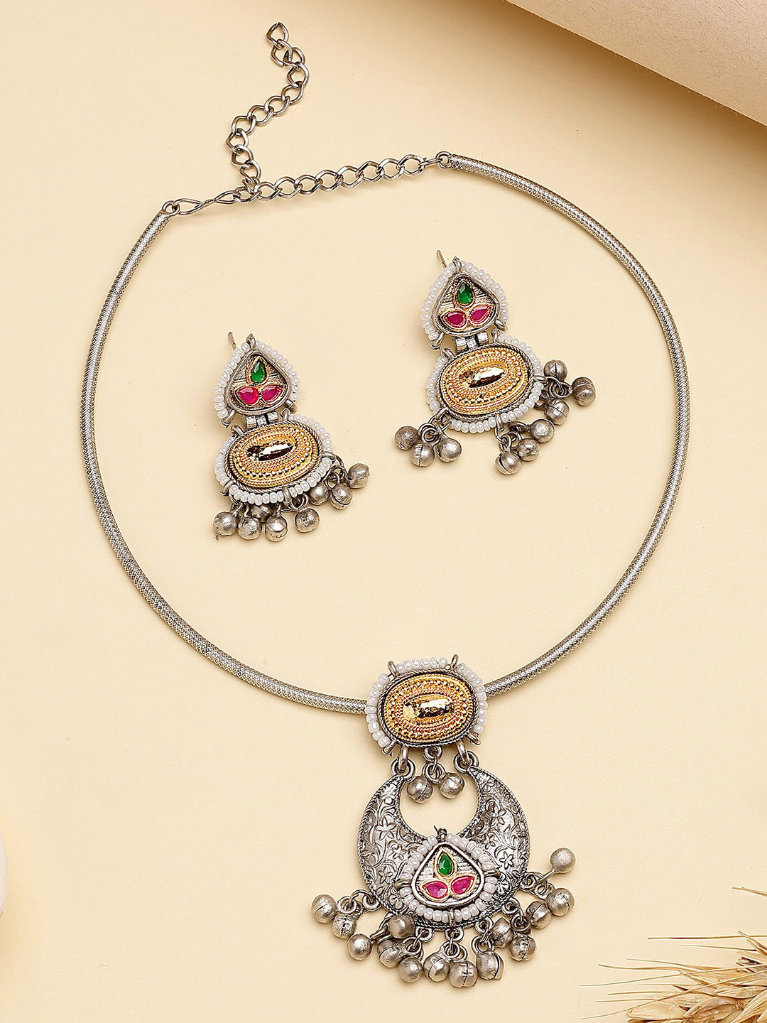 KARATCART Silver Plated Stones Studded & Beaded Hasli Jewellery Set