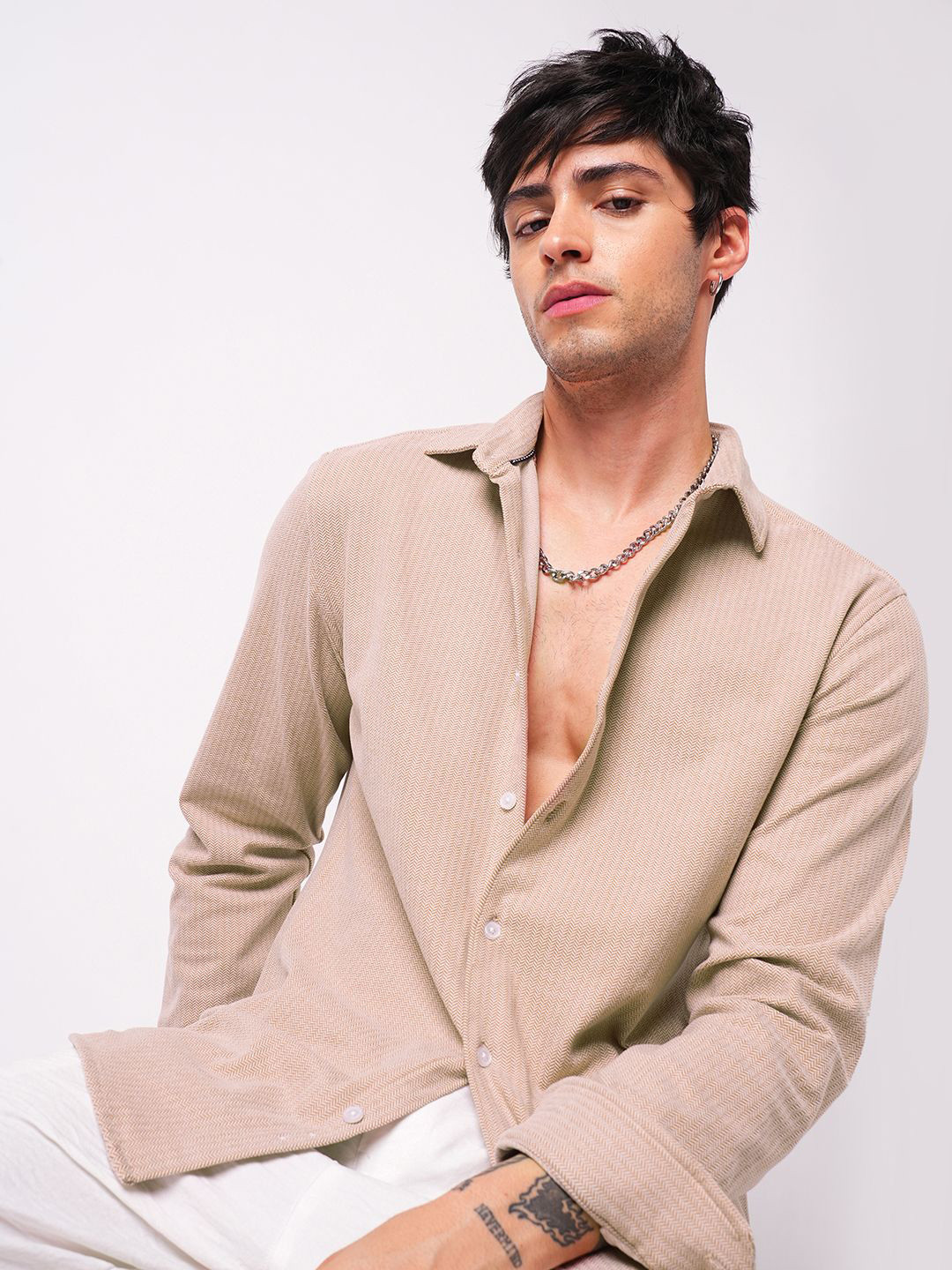 VASTRADO Classic Plush Tres Naturale Herringbone Slim Fit Knitted Casual Shirt