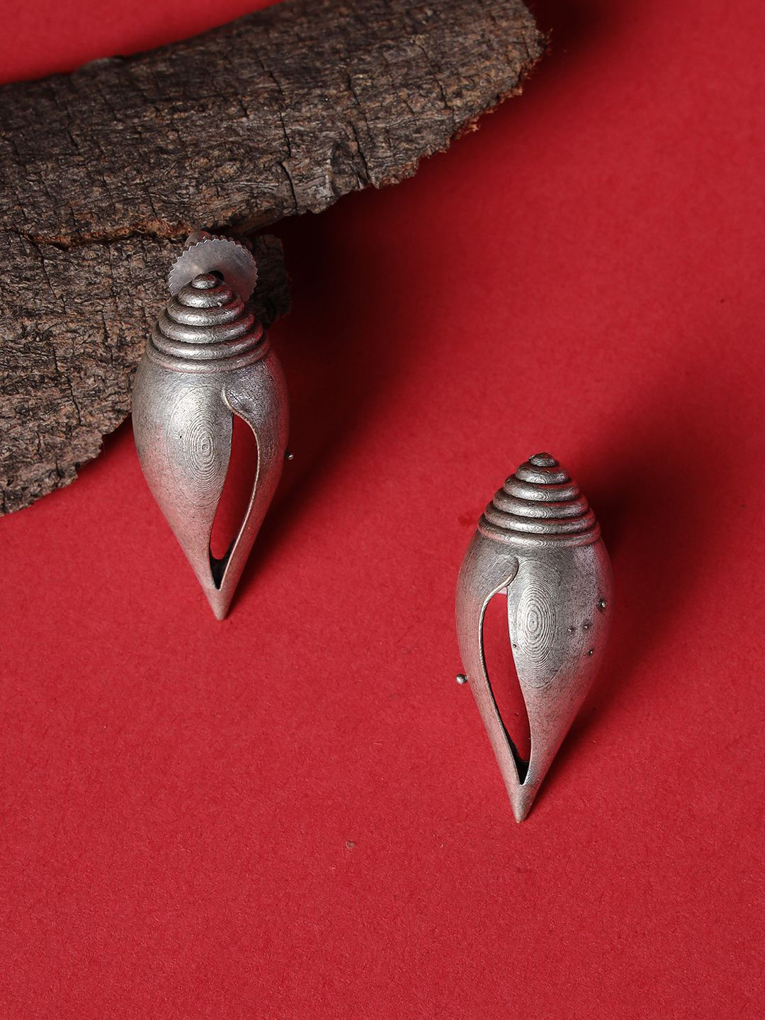 Sangria Silver-Plated Oxidised Shell Shaped Contemporary Drop Earrings
