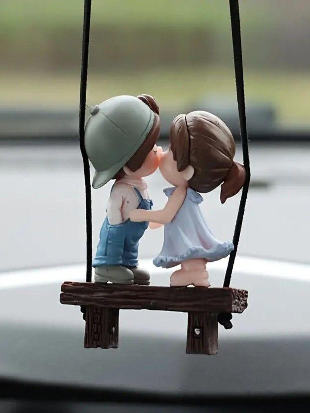 ANTIQ CREATION Couple Kissing Car Ornament
