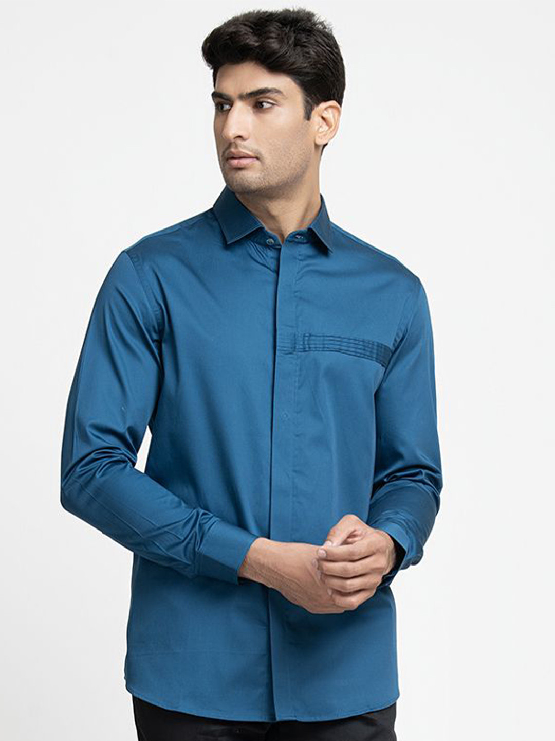 HILO DESIGN Men Solid Spread Collar Casual Shirt
