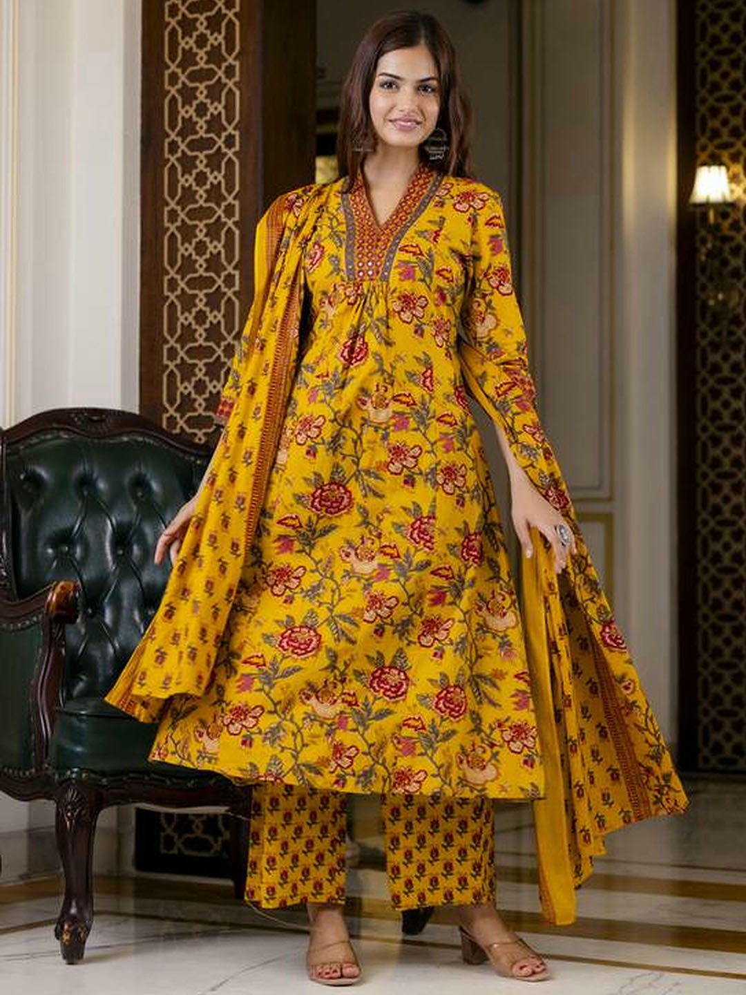 Badrika Women Floral Printed Regular Gotta Patti Pure Cotton Kurta with Trousers & With Dupatta