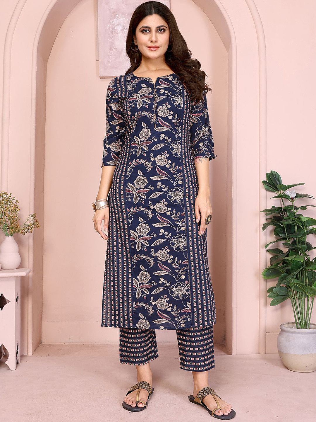Rangita Floral Printed Notch Neck Pure Cotton Straight Kurta With Trousers
