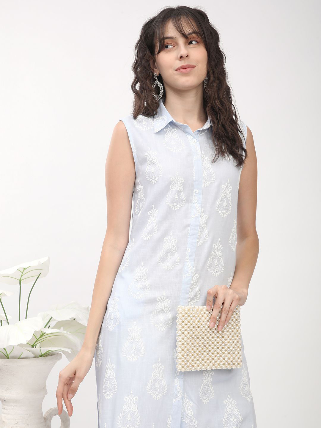 R&B Paisley Embroidered Thread Work Straight Kurta