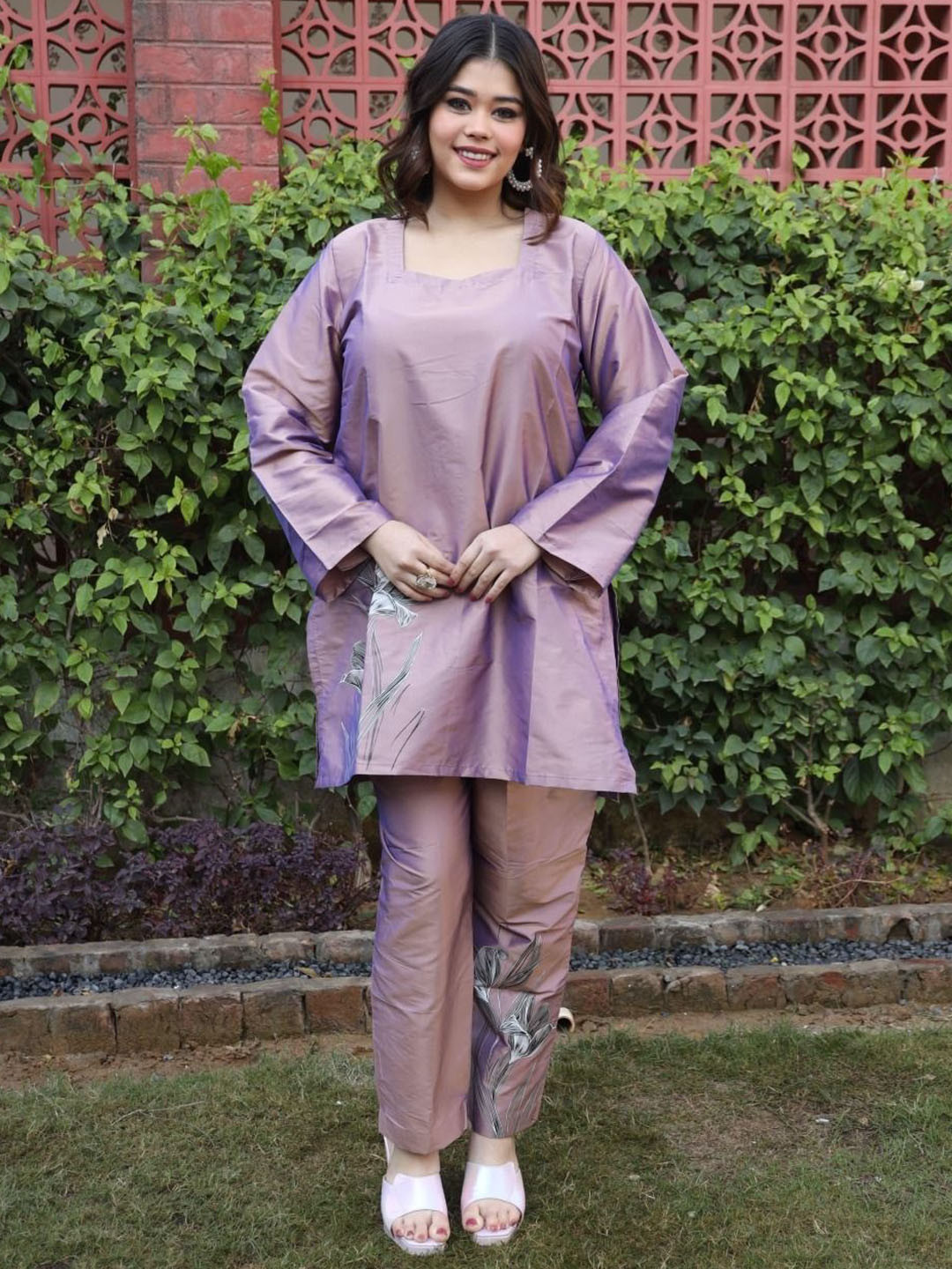 Swadeshi Shringaar Women Bloom Top With Trousers Co-Ords