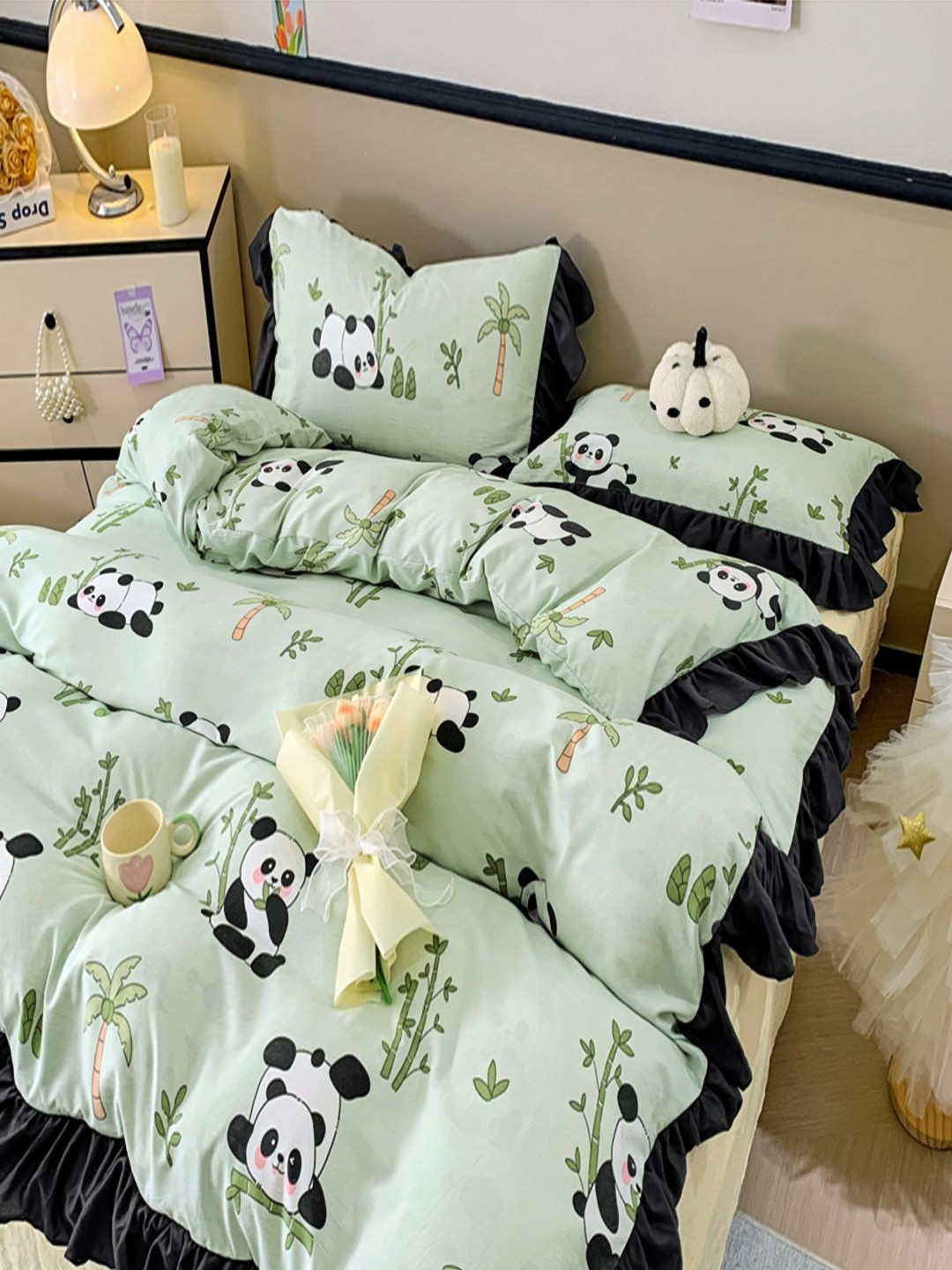 JC HOME Yellow & Green Cartoon Characters Polycotton 3 Piece Double King Regular Bedding Set