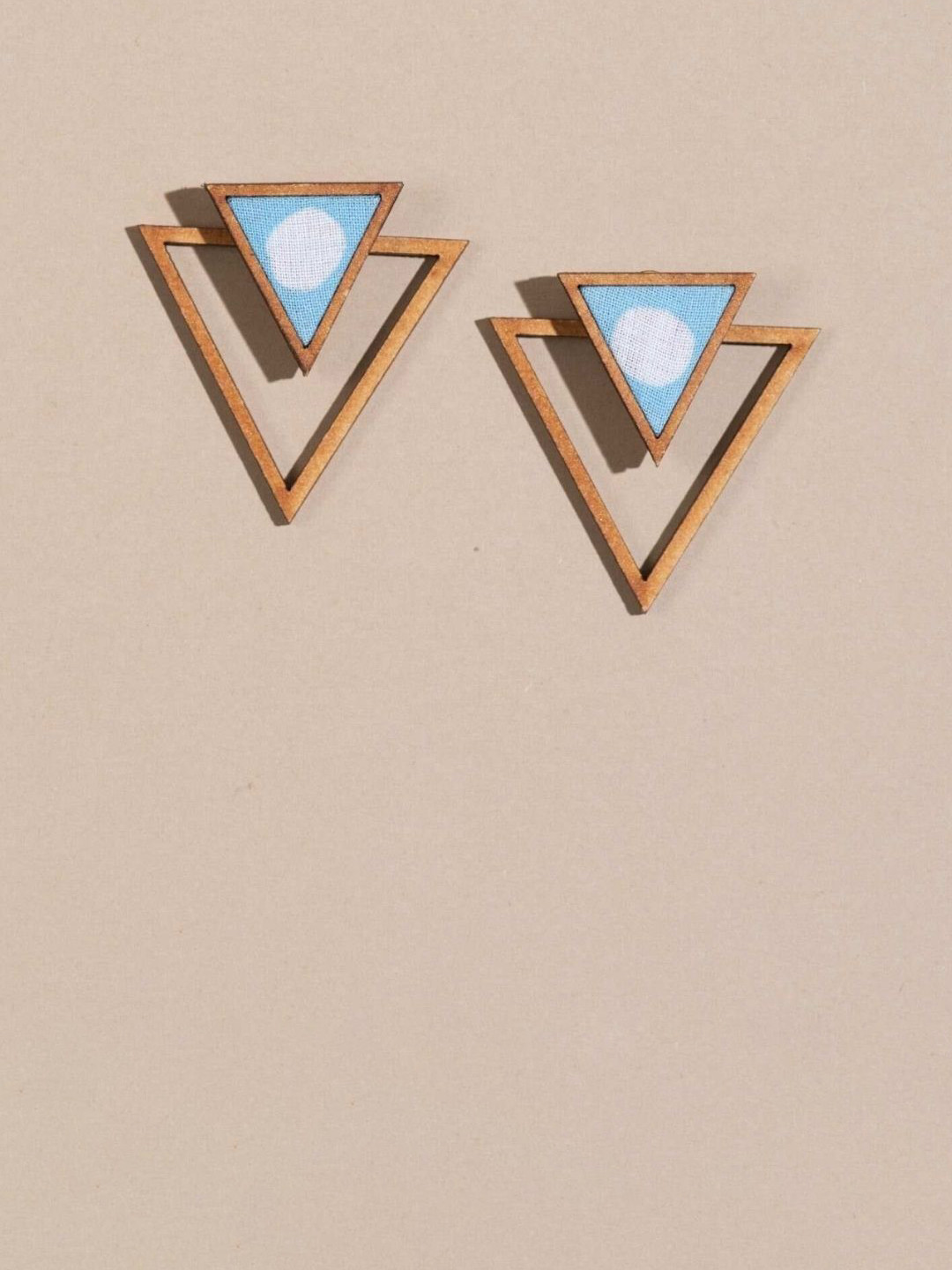 WHE Wooden Triangular Shaped Studs