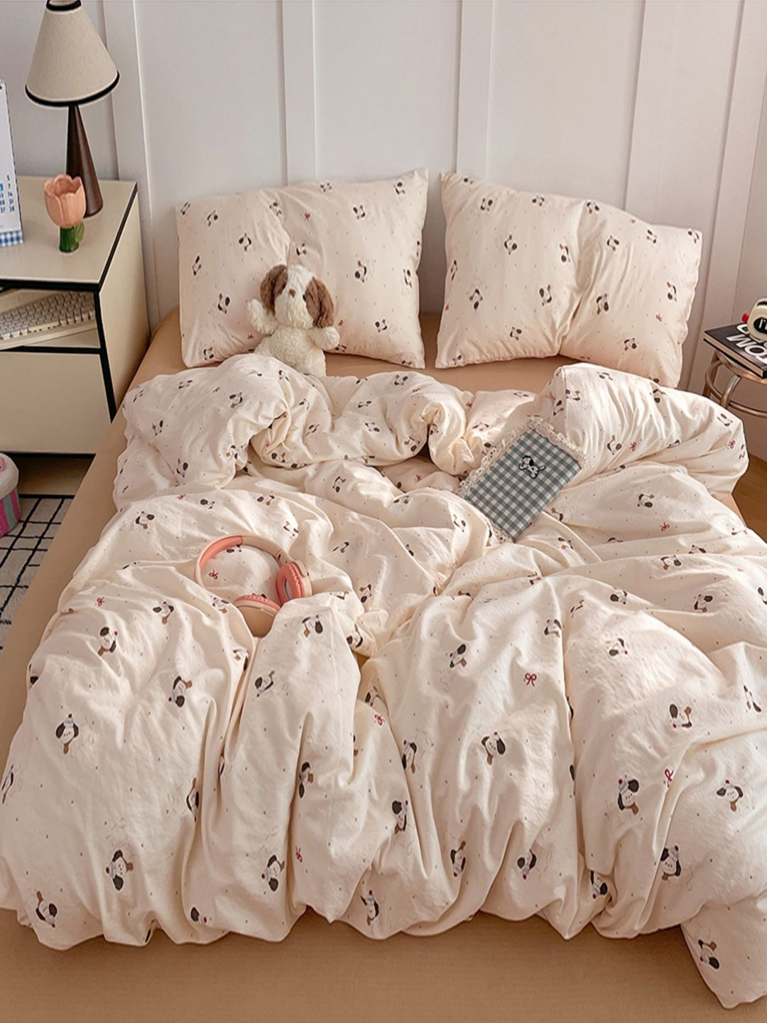 JC HOME Khaki & Pink Cartoon Characters Printed Double King Regular Bedding Set
