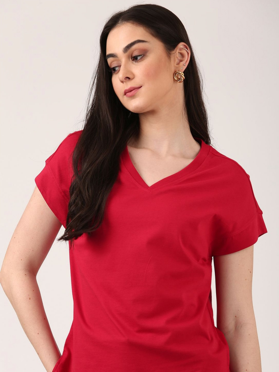 Jolene.club V-Neck Rich Cherry T-Shirt With Side Slit