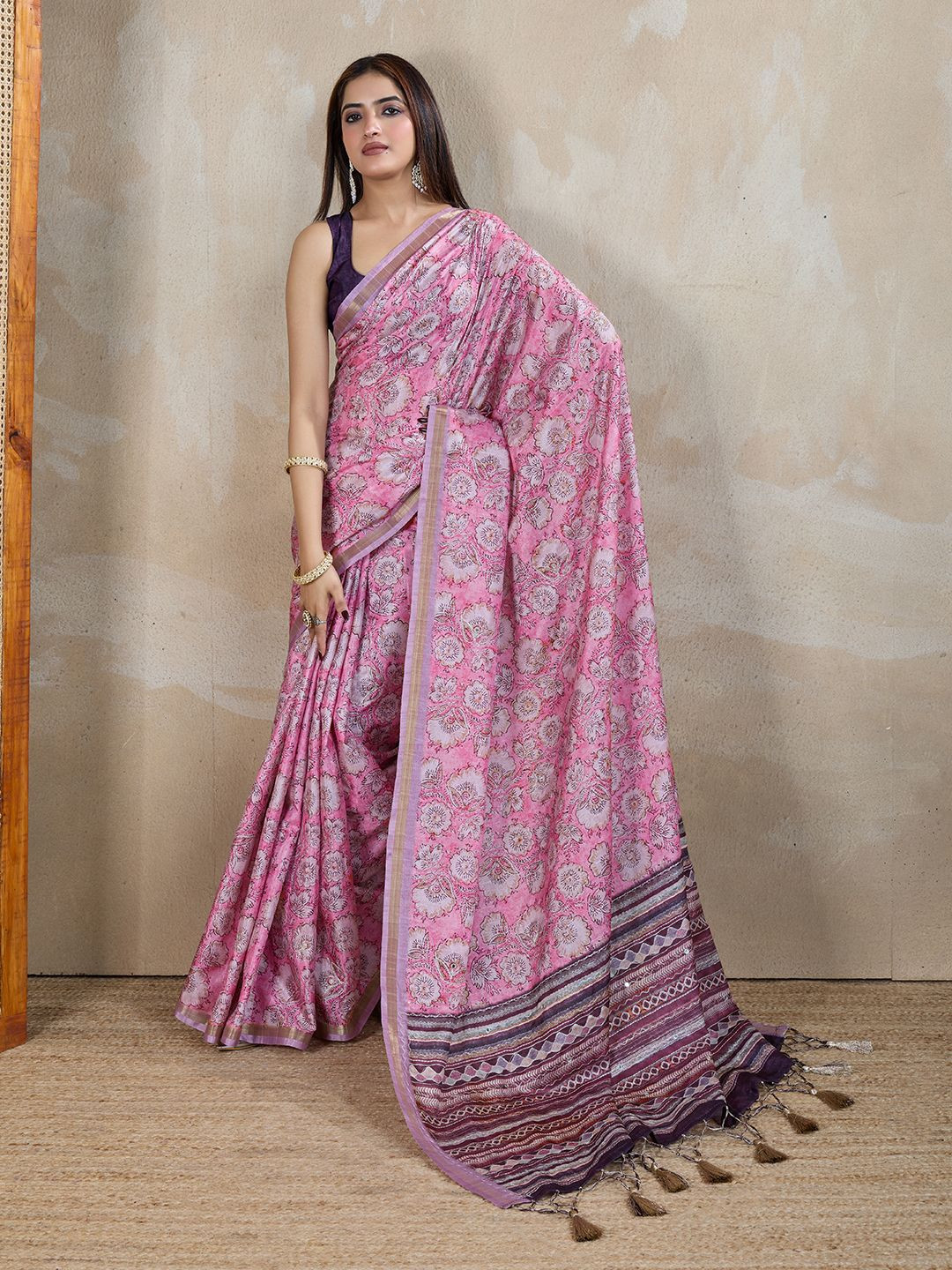DOI MOI Floral Printed Aari Work Saree