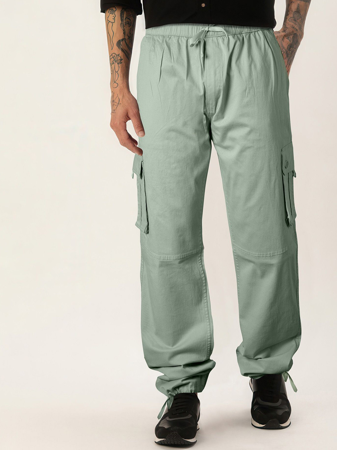 Jb Just BLACK Men Solid Relaxed Loose Fit Mid-Rise Flat-Front Cargos Trousers