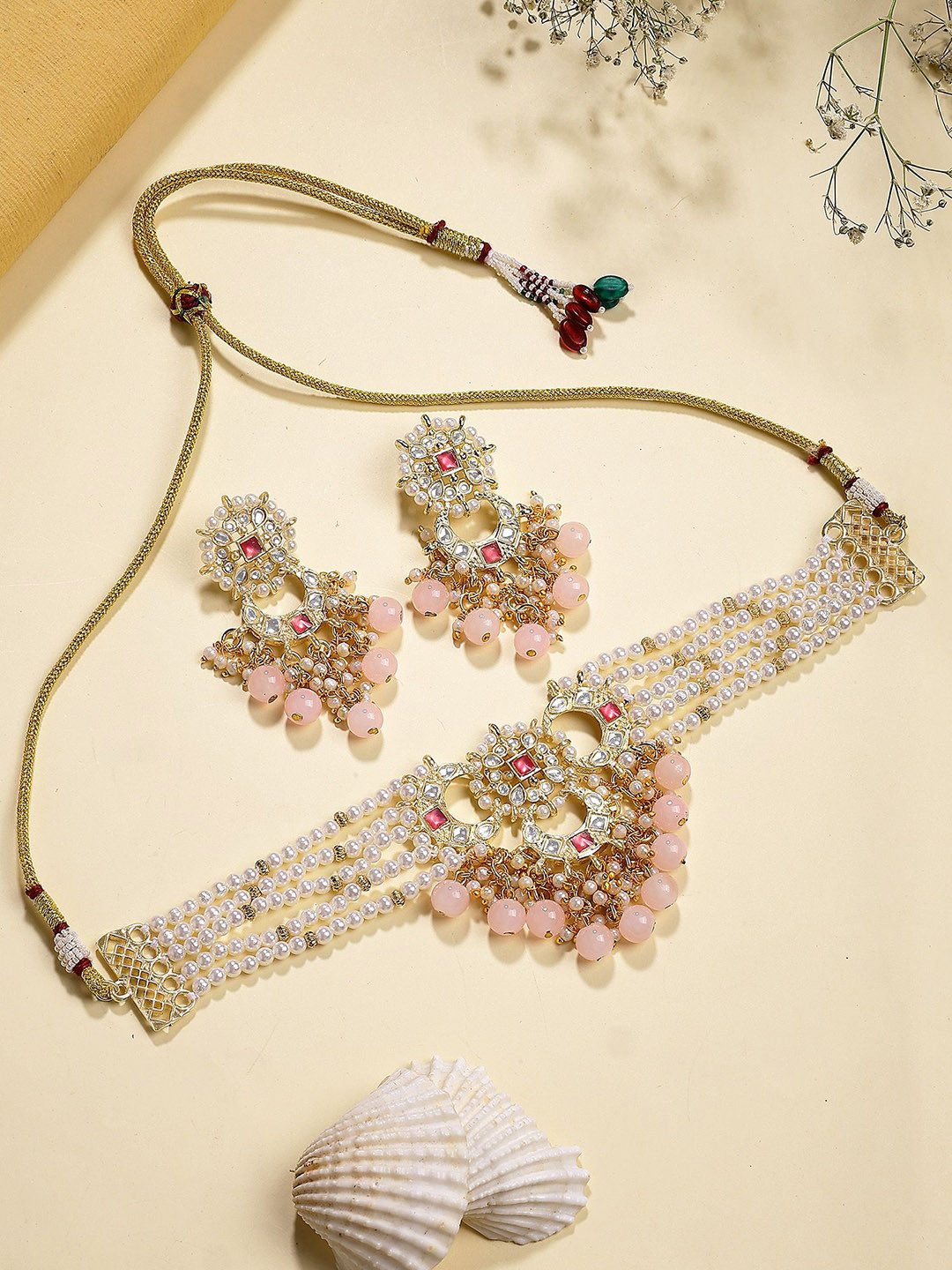KARATCART Gold-Plated Kundan Studded & Beaded Floral Choker Jewellery Set