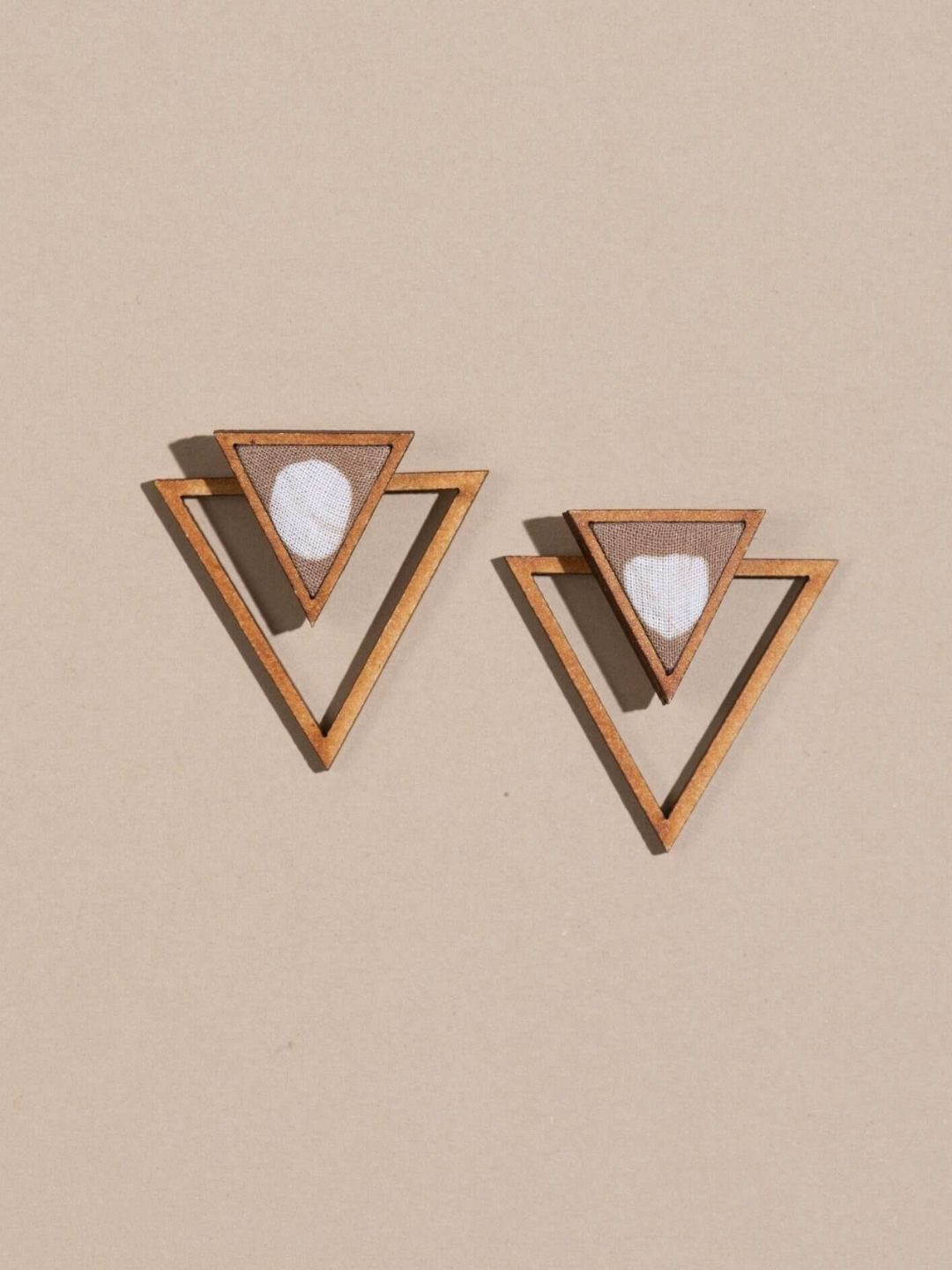 WHE Wooden Triangular Shaped Studs