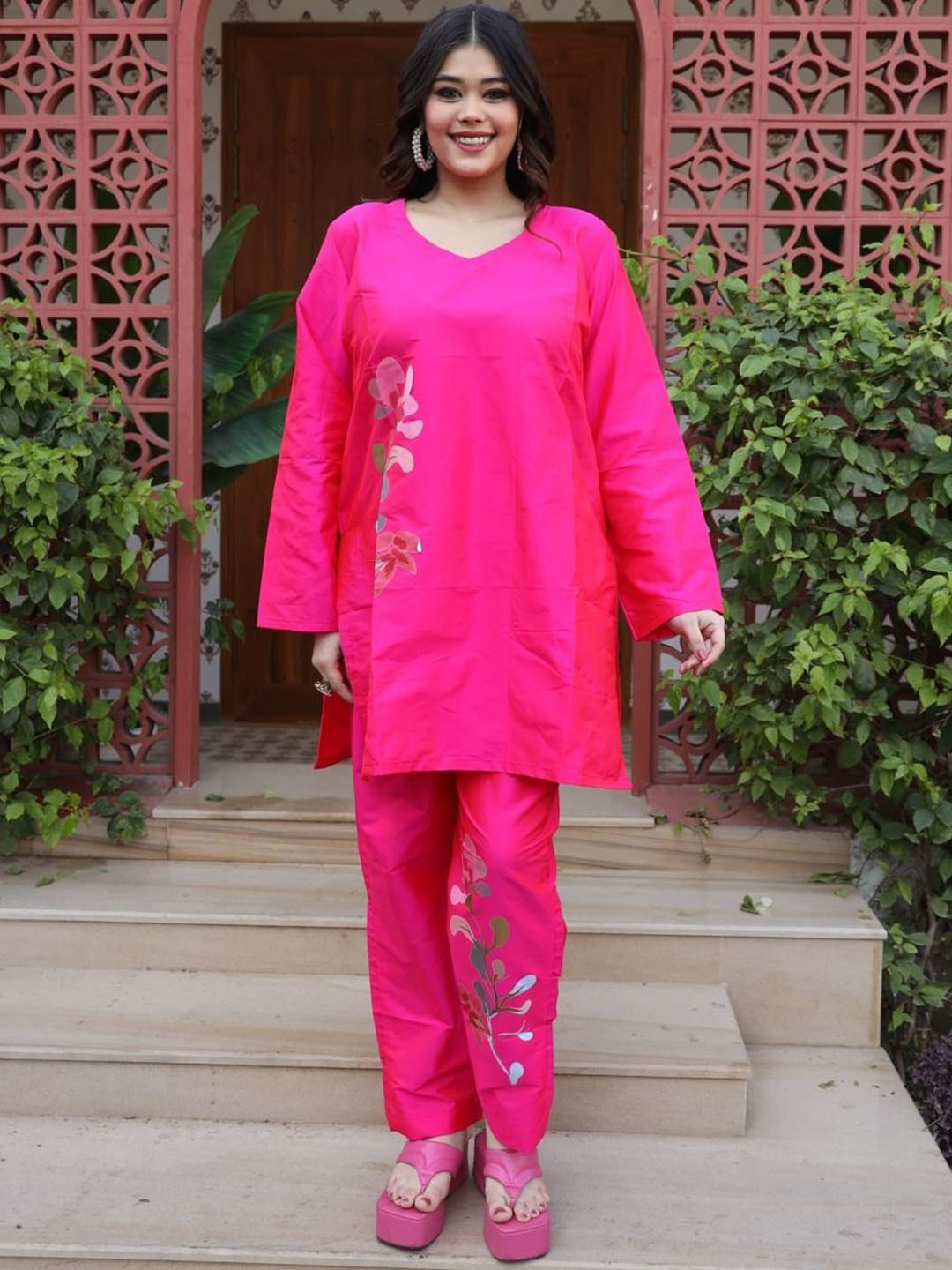 Swadeshi Shringaar Palace Floral Printed V Neck Top With Trousers Co-Ords