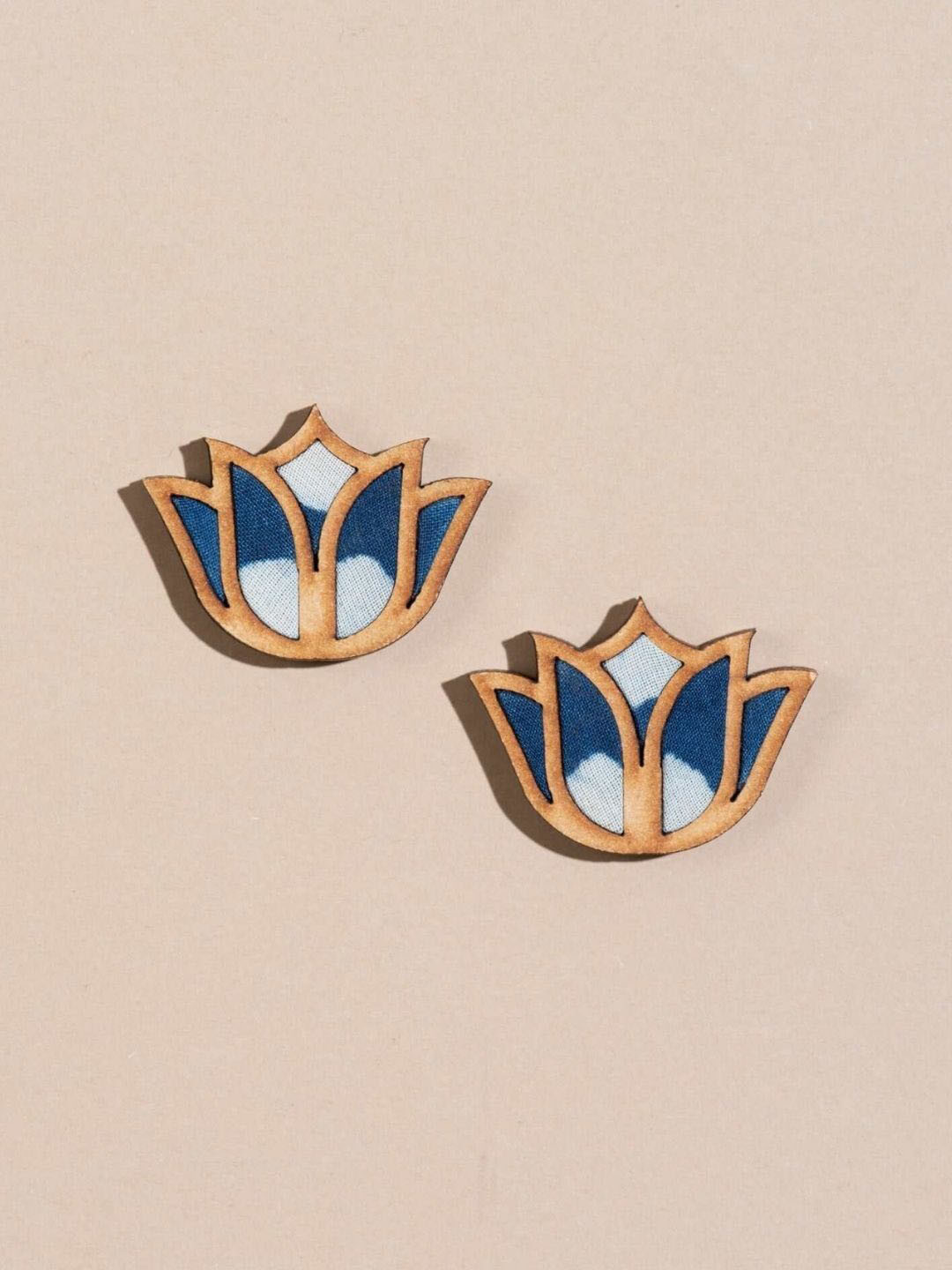 WHE Wooden Floral Shaped Studs