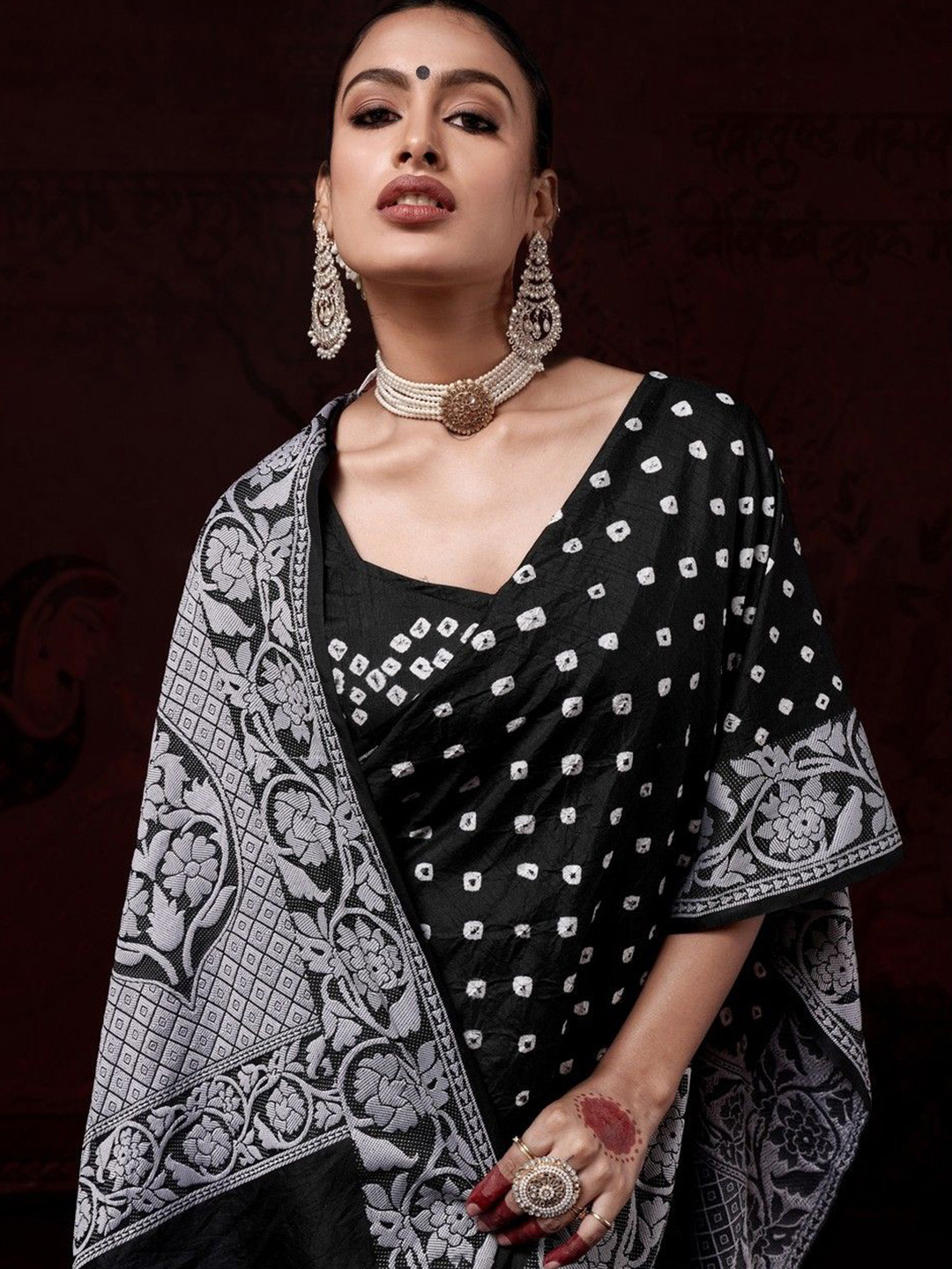 Taavi Bandhani Printed with Jacquard  Border & Pallu Saree With Unstitched  Blouse