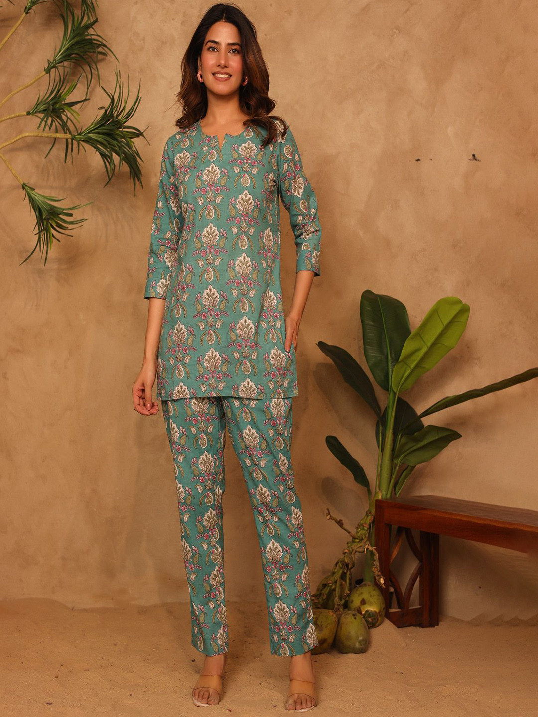 Kwatchi Pure Cotton Printed V-Neck Top & Trousers Co-Ords Set